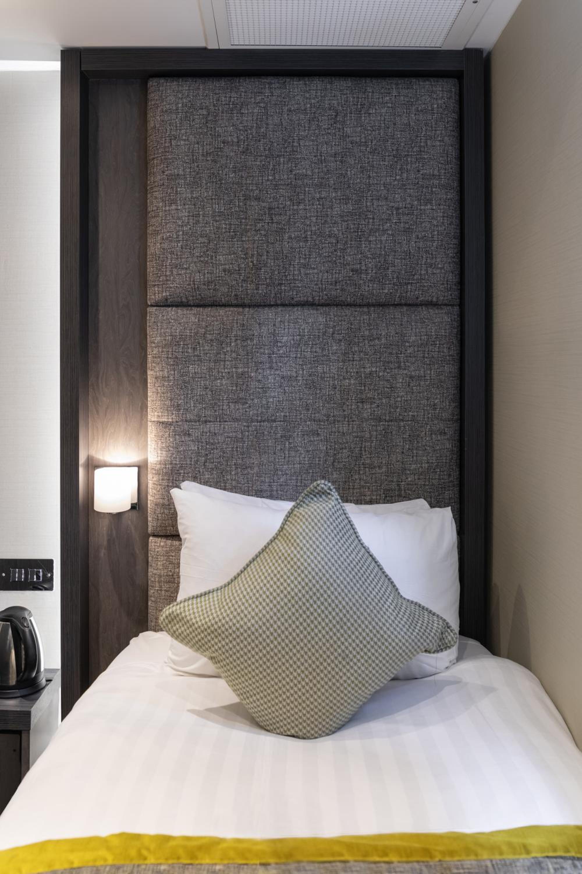 Single Room with Balcony photo 3