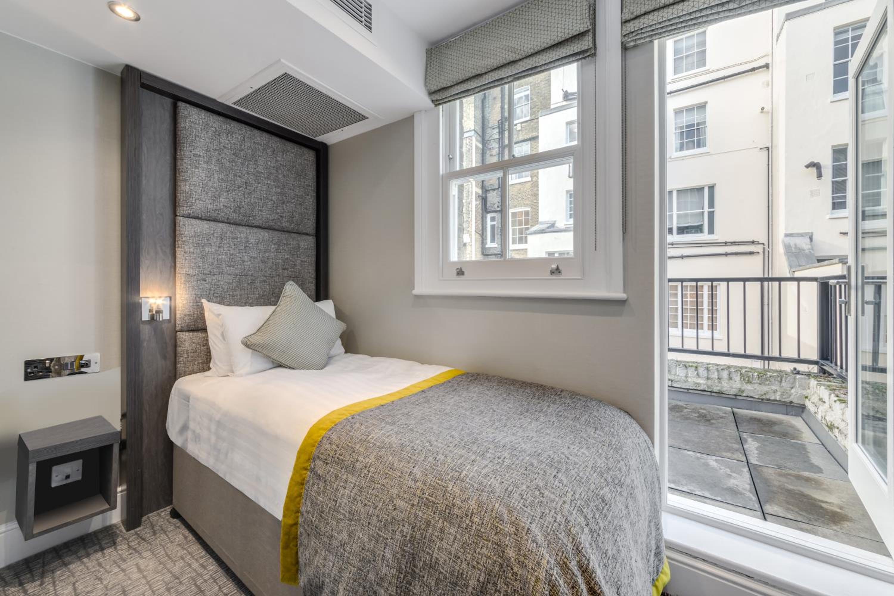 Single Room with Balcony photo 1