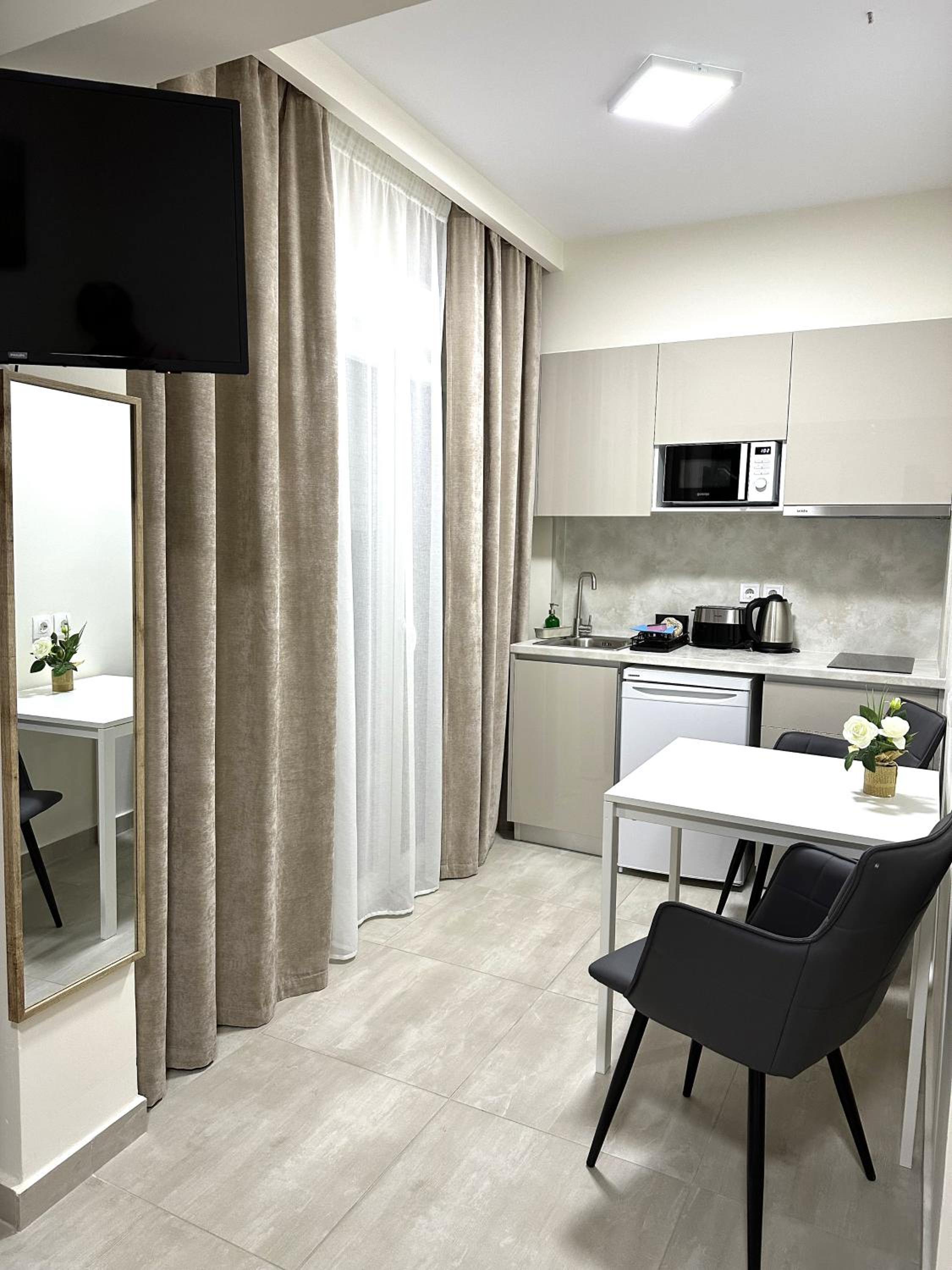 Deluxe Twin Room with Side Sea View photo 2