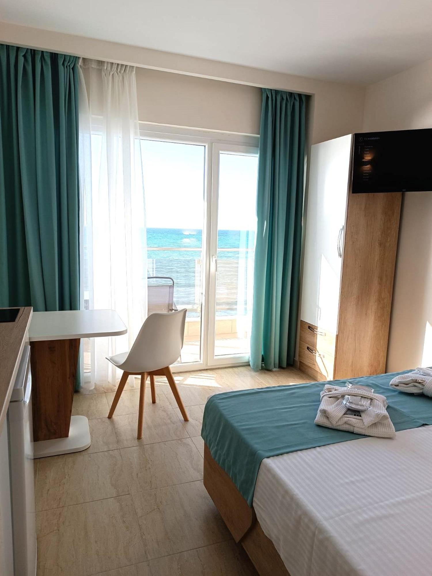 Deluxe Double Room with Balcony and Sea View photo 1