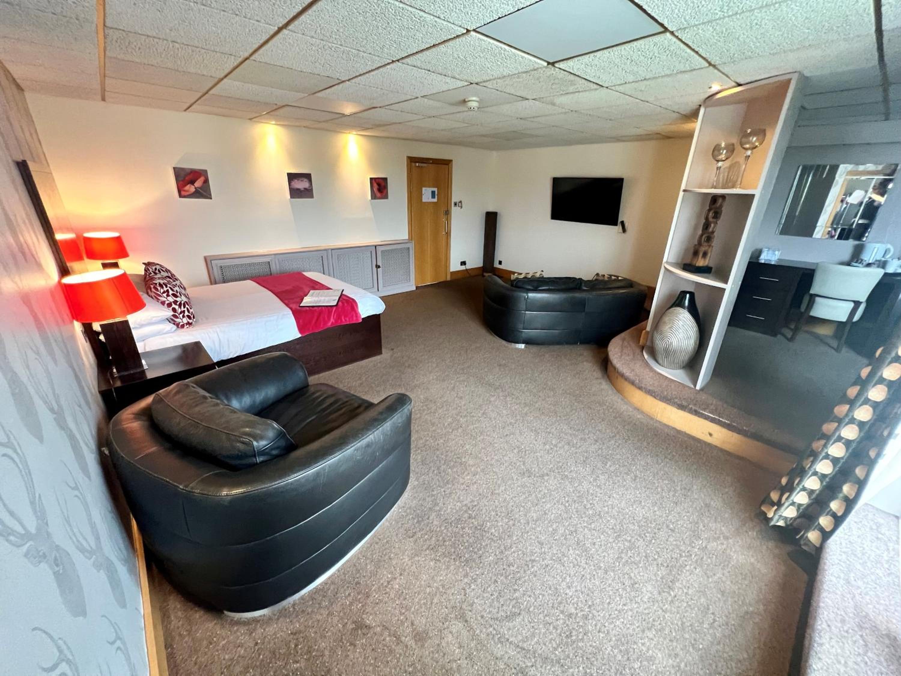 Family Suite with Balcony - Photo 1