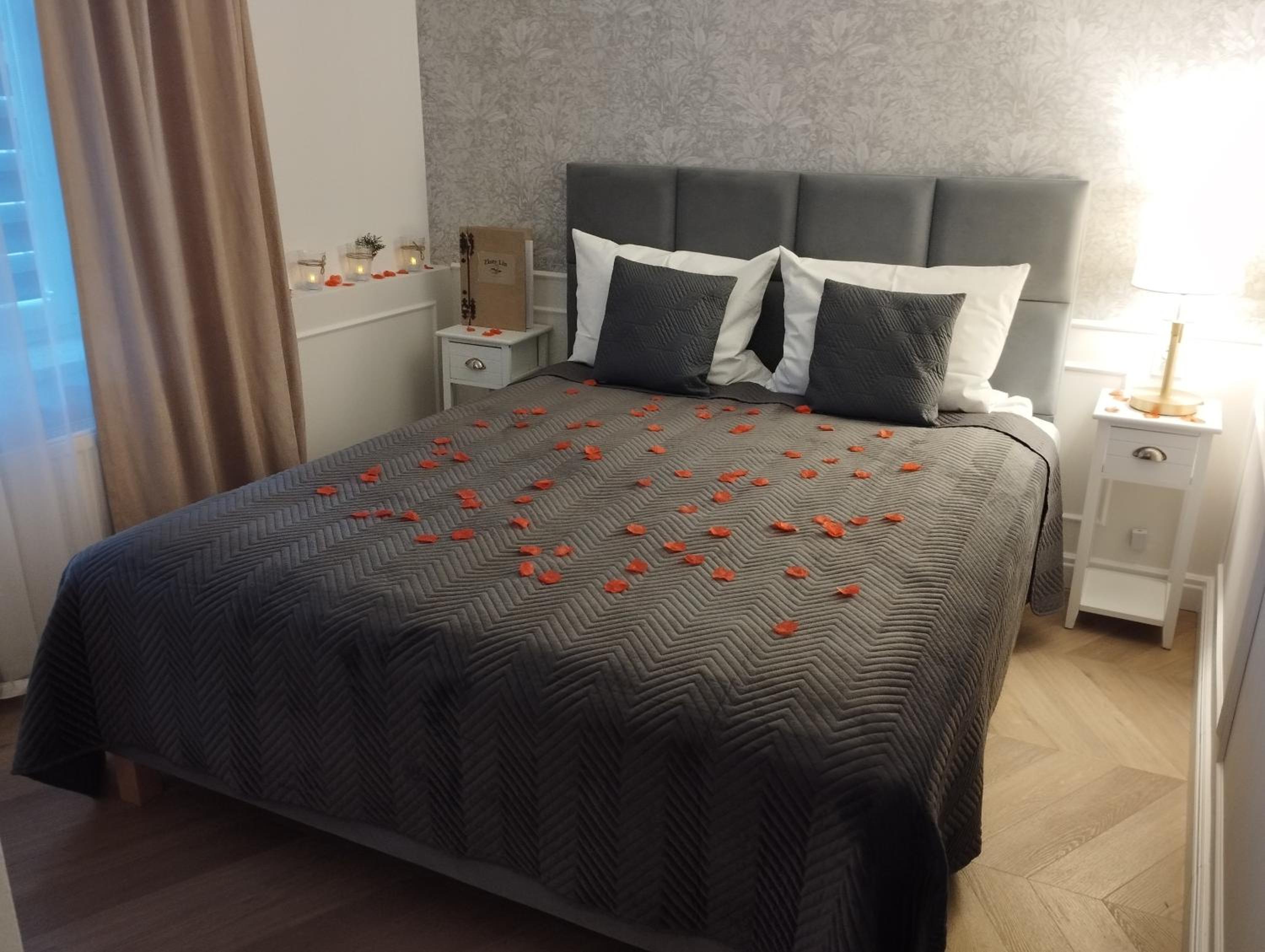 Queen Room photo 2