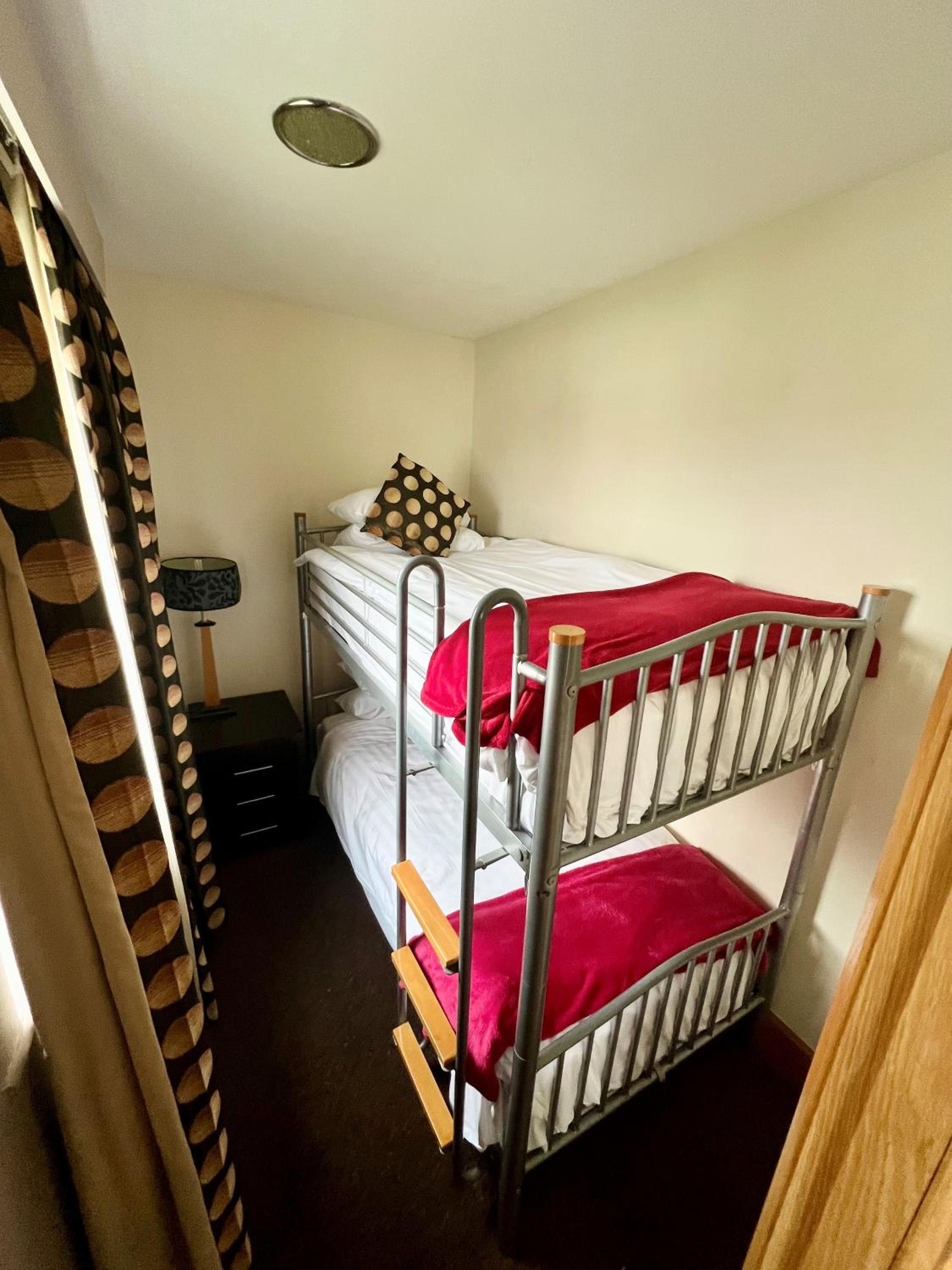 Family Suite with Balcony - Photo 4