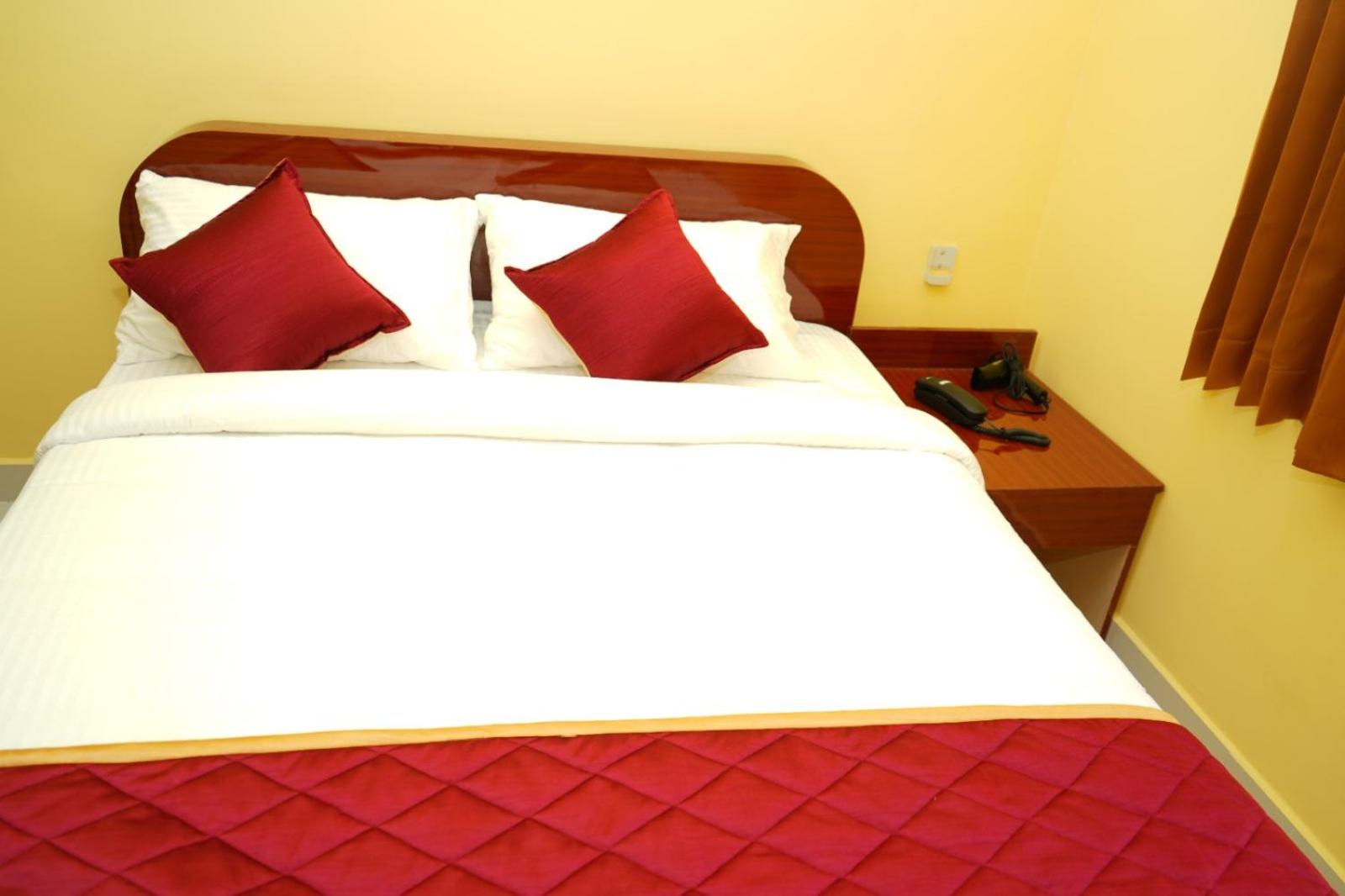 Single Room with Bath photo 1