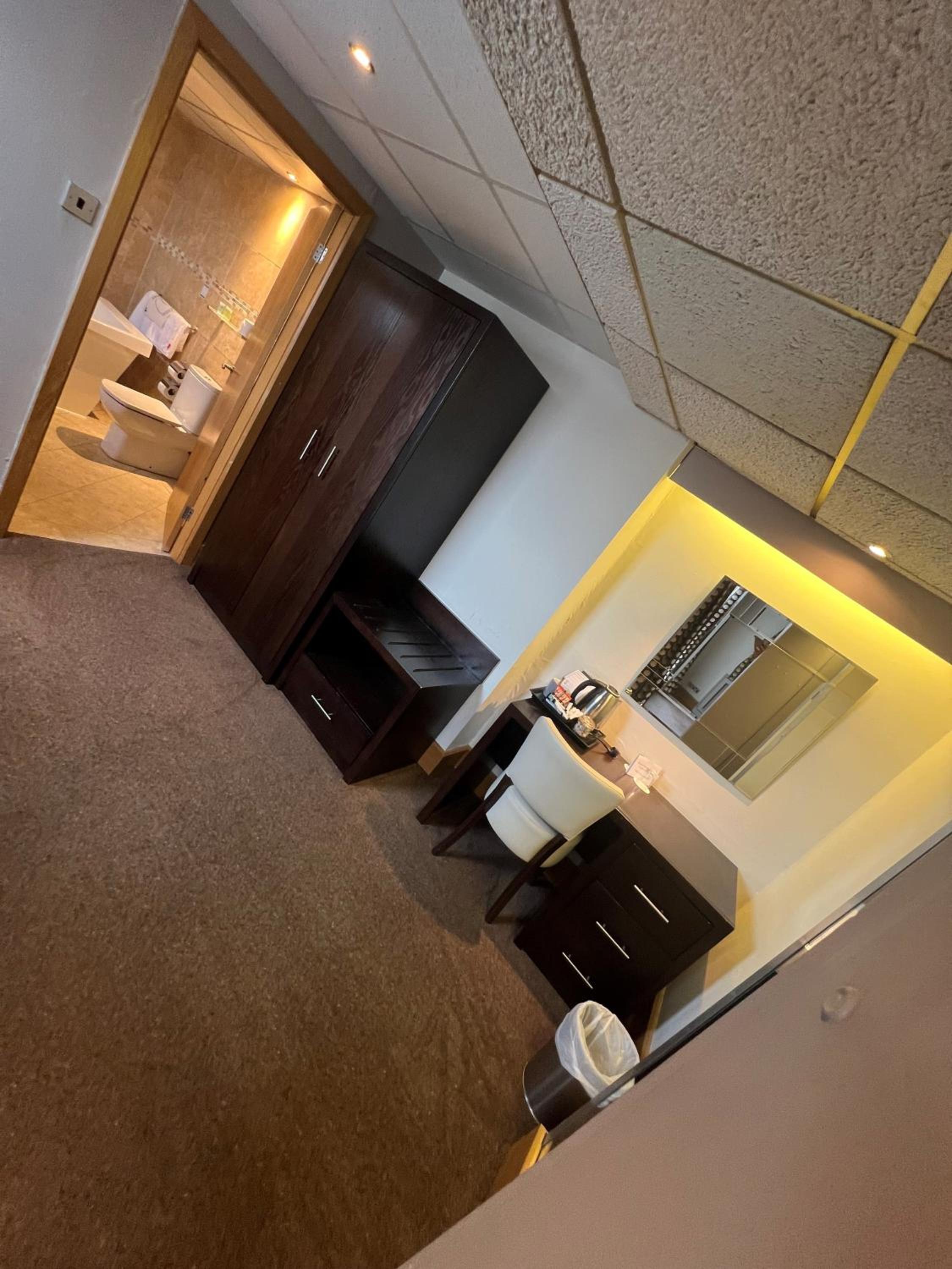 Suite with Balcony - Photo 5