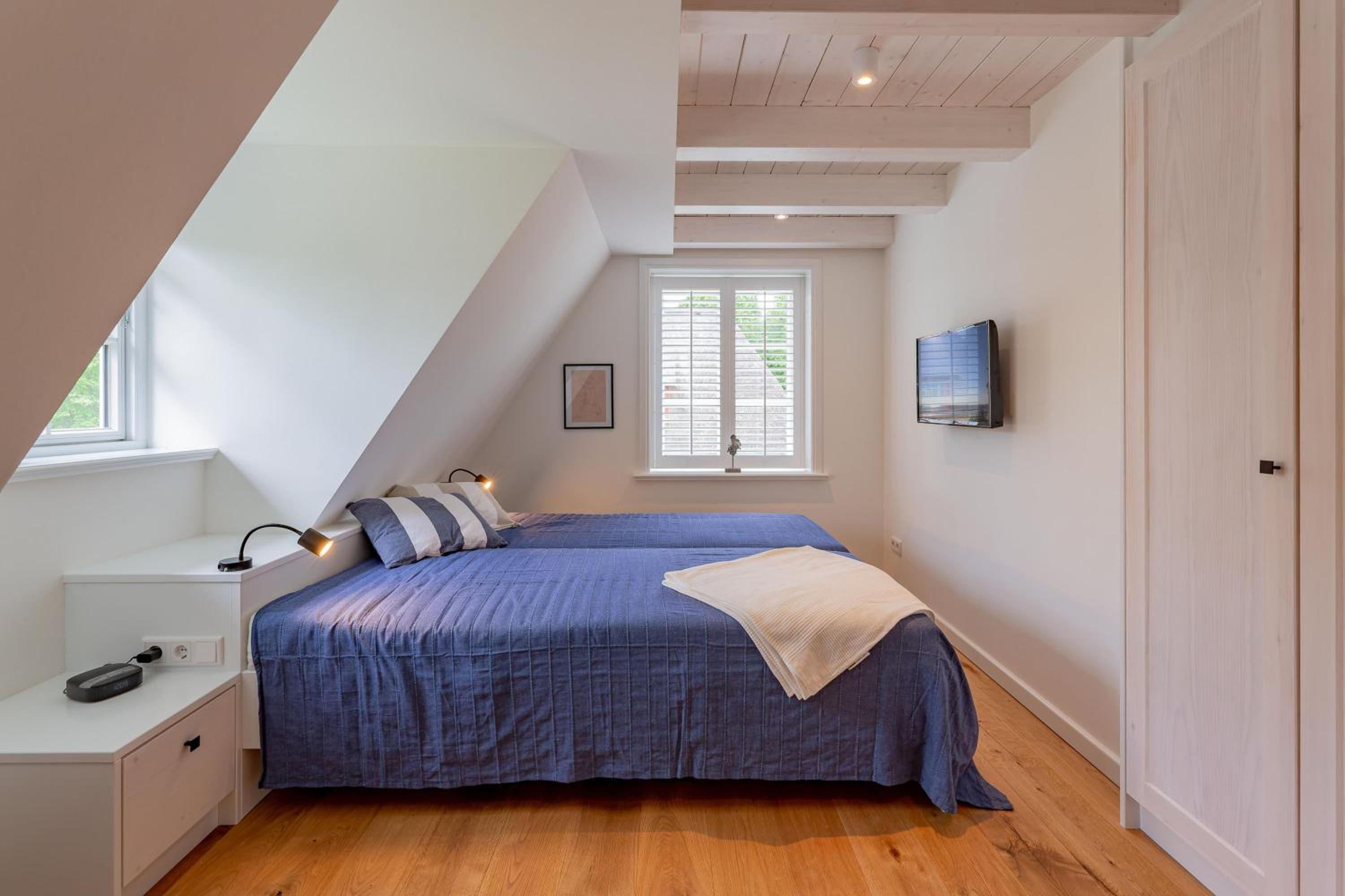 Three-Bedroom House photo 3