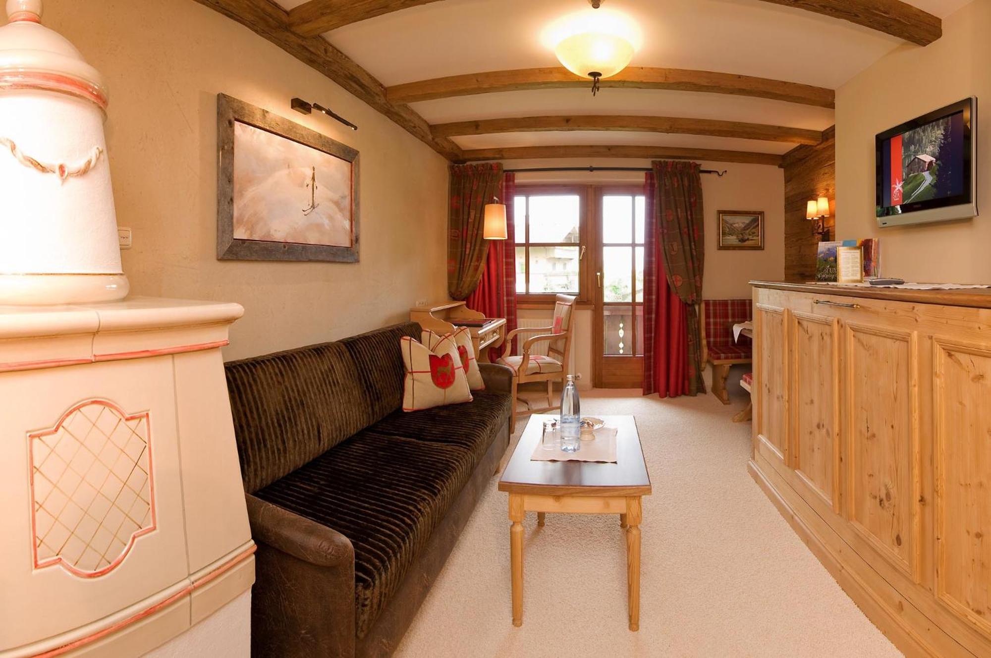 Deluxe Double Room with Balcony photo 2