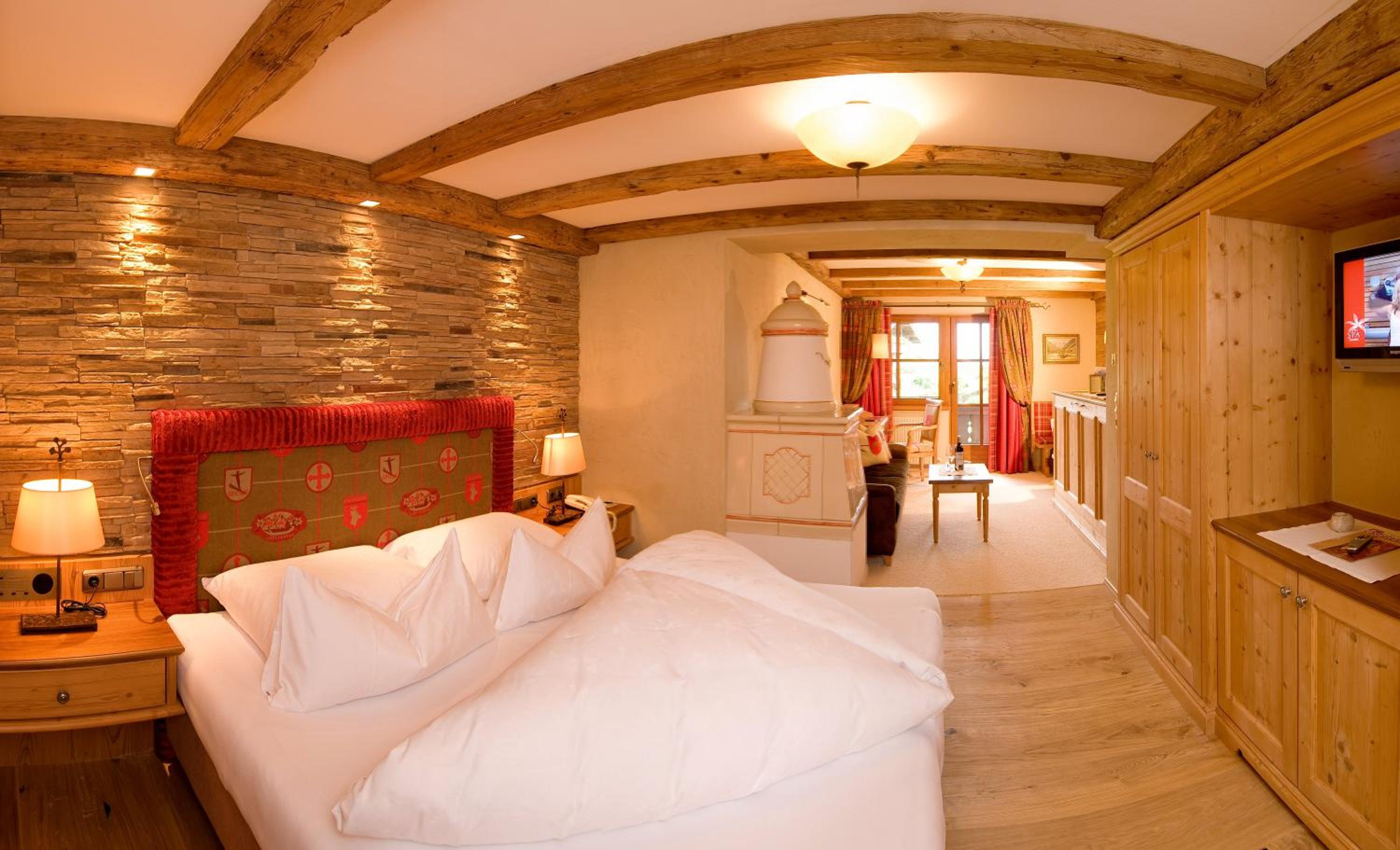 Deluxe Double Room with Balcony photo 3