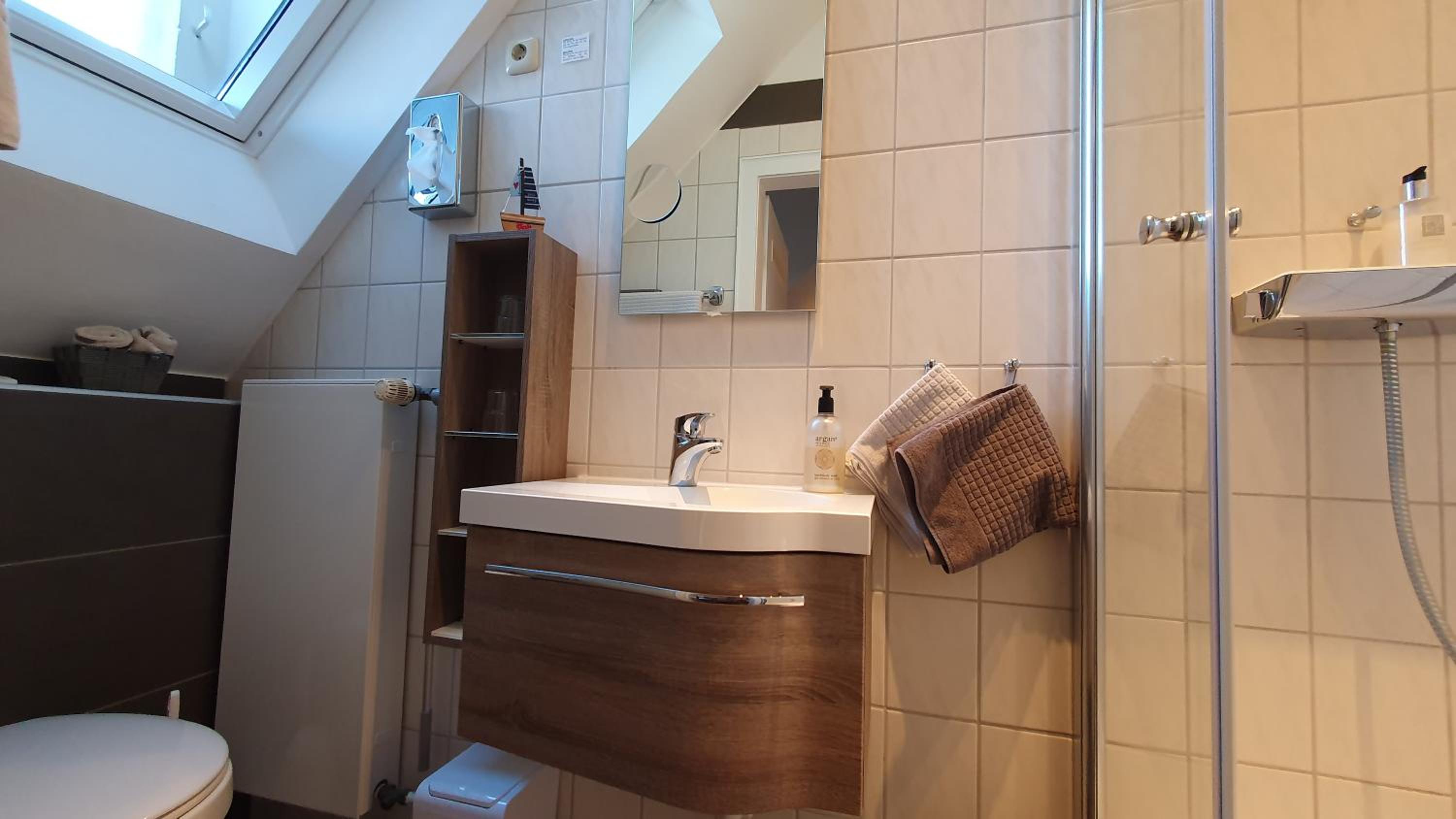 Classic Double Room - Photo 17