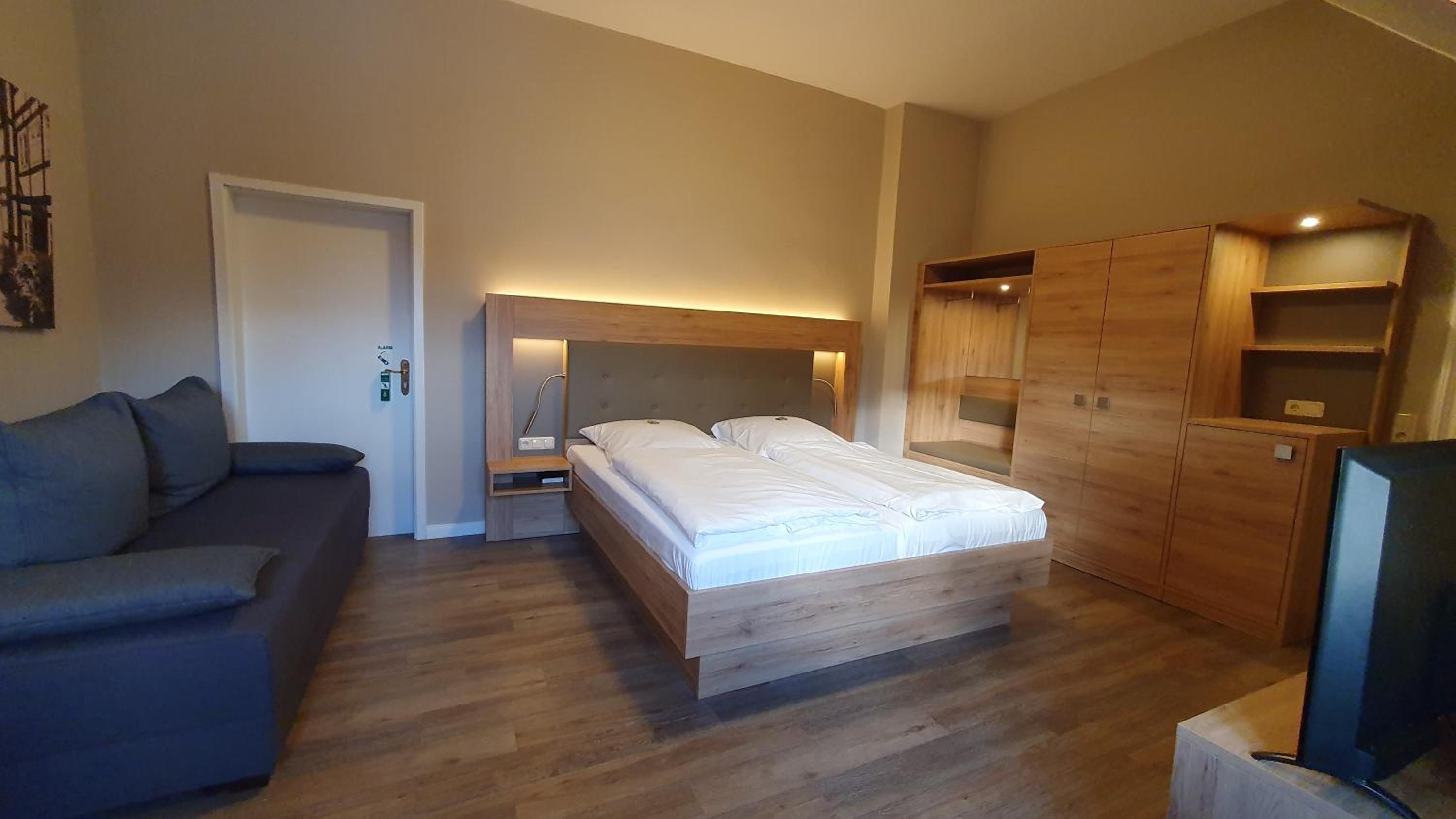 Classic Double Room - Photo 13