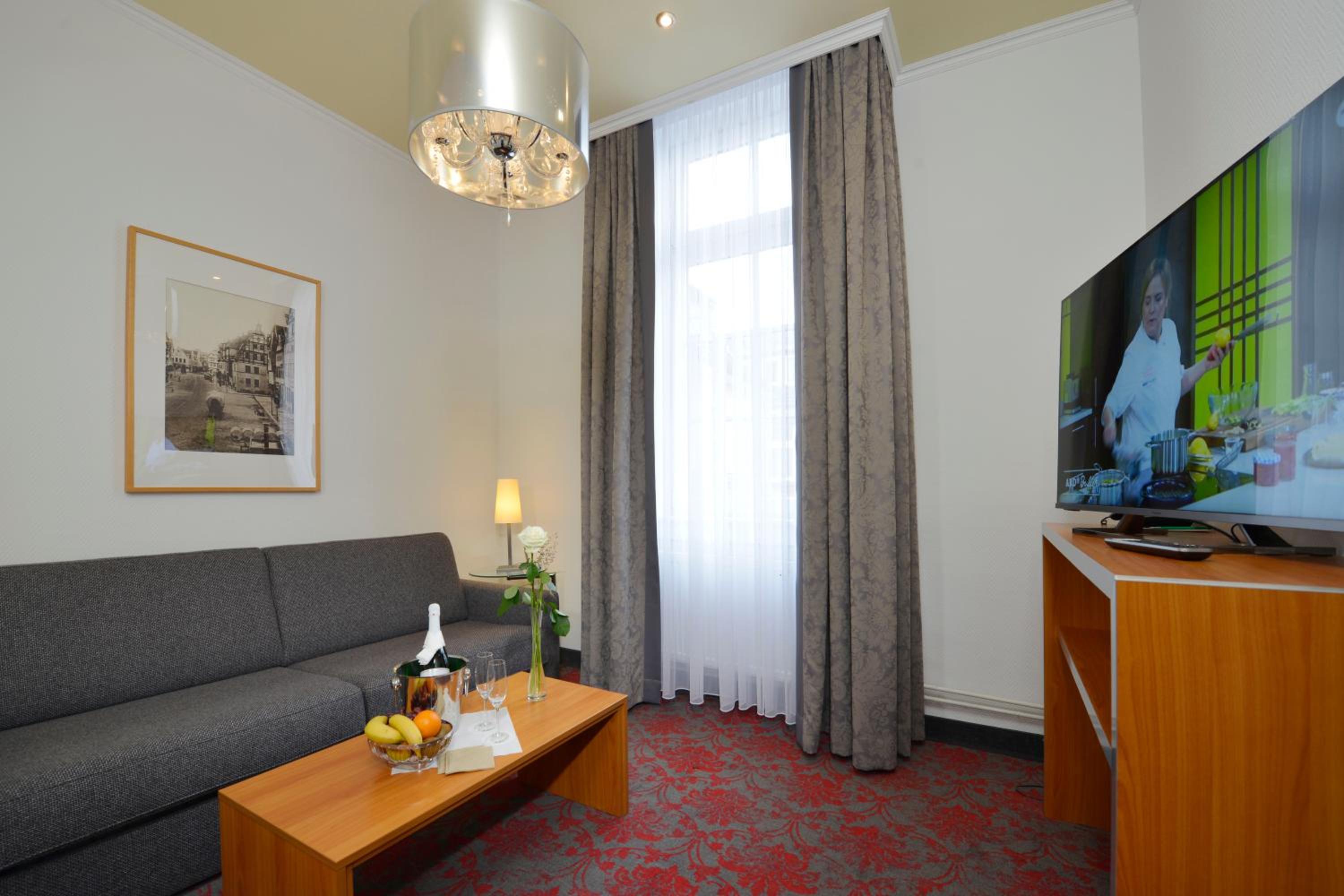 Family Room (4 Adults) - Photo 3