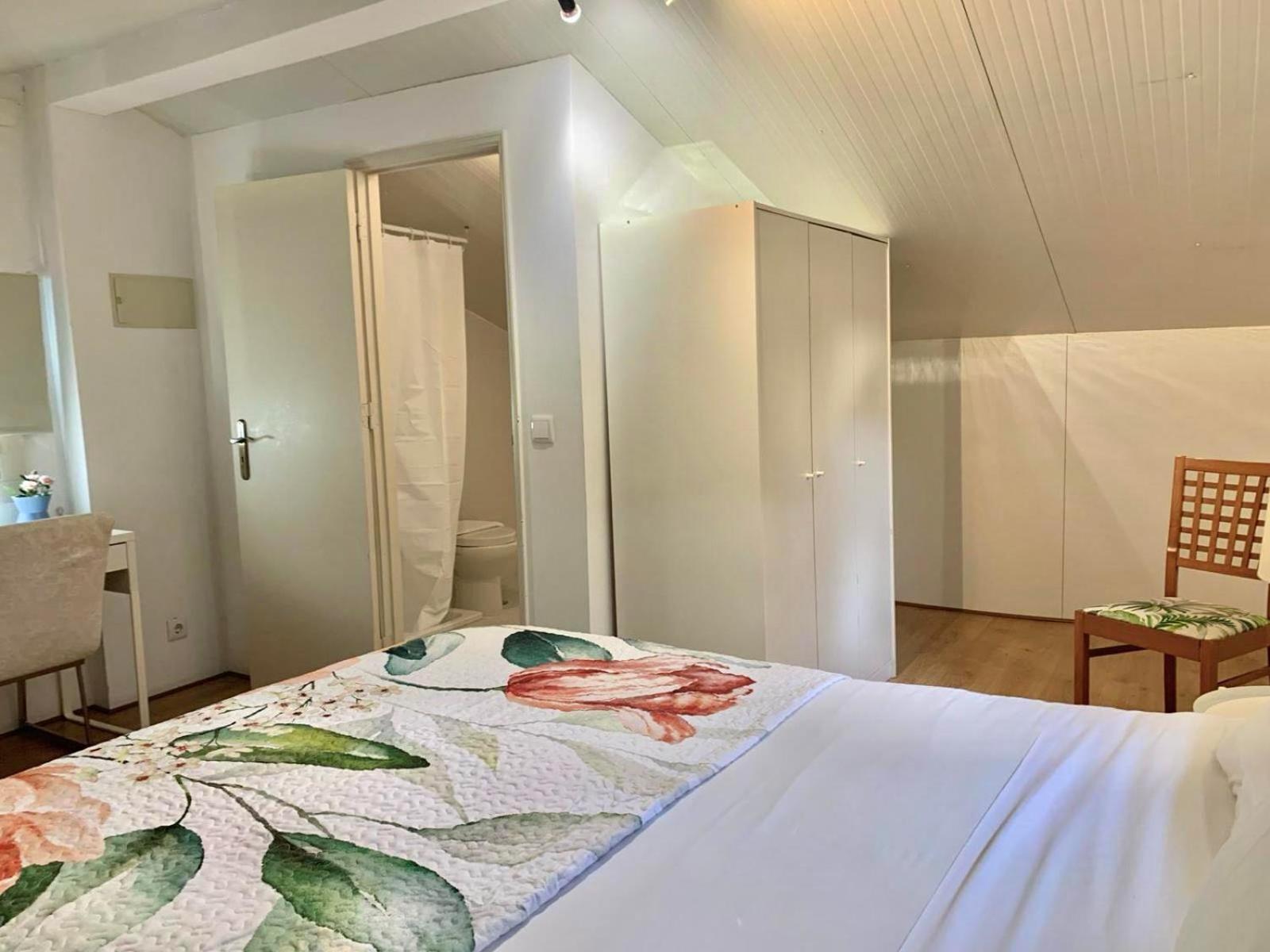 Three-Bedroom Apartment - Photo 4