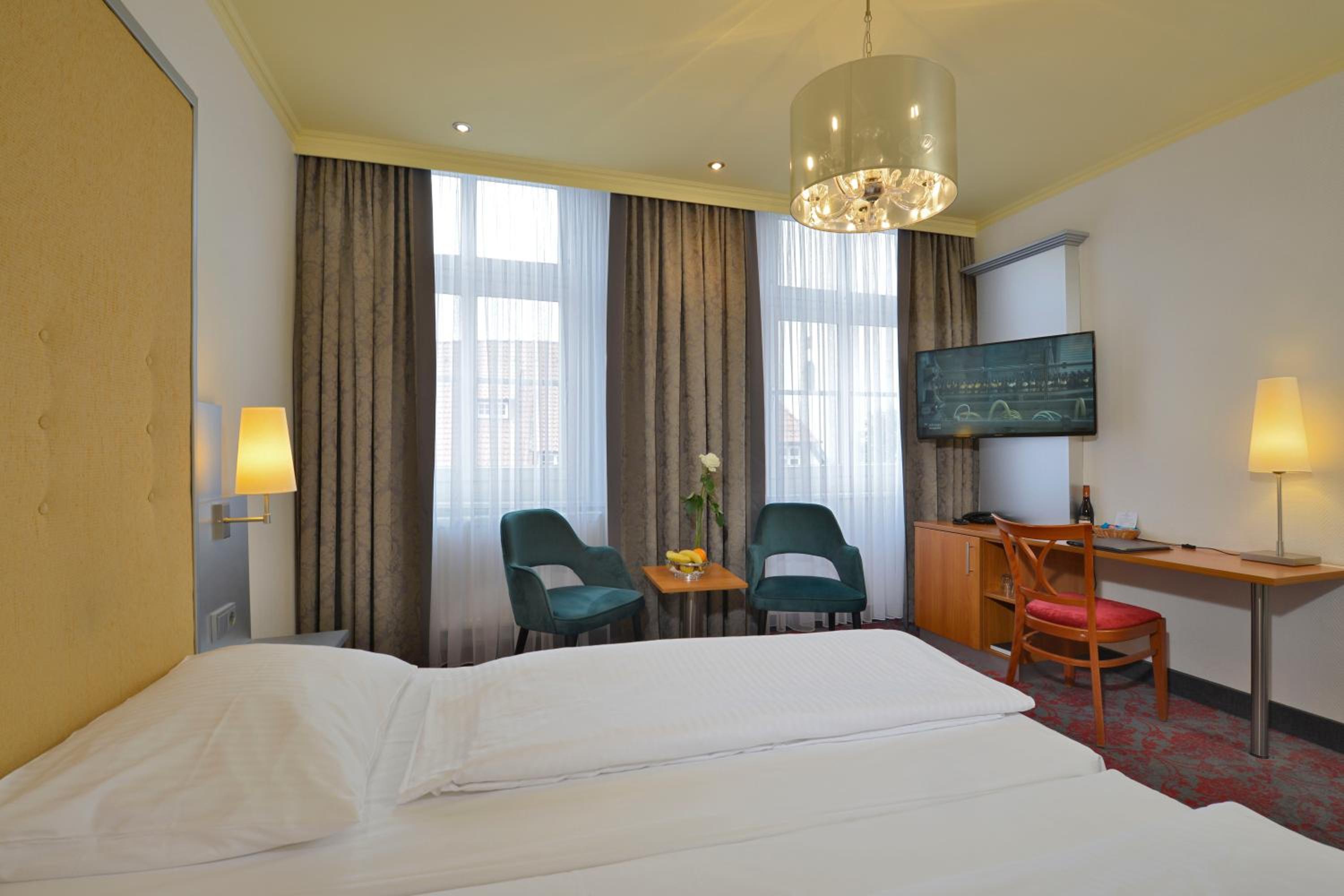 Standard Double Room - Photo 8