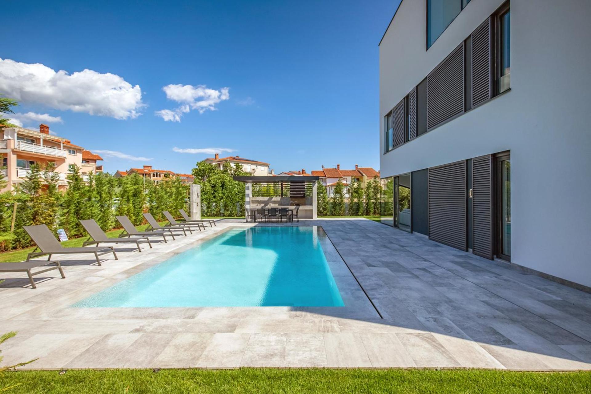 Villa photo 2