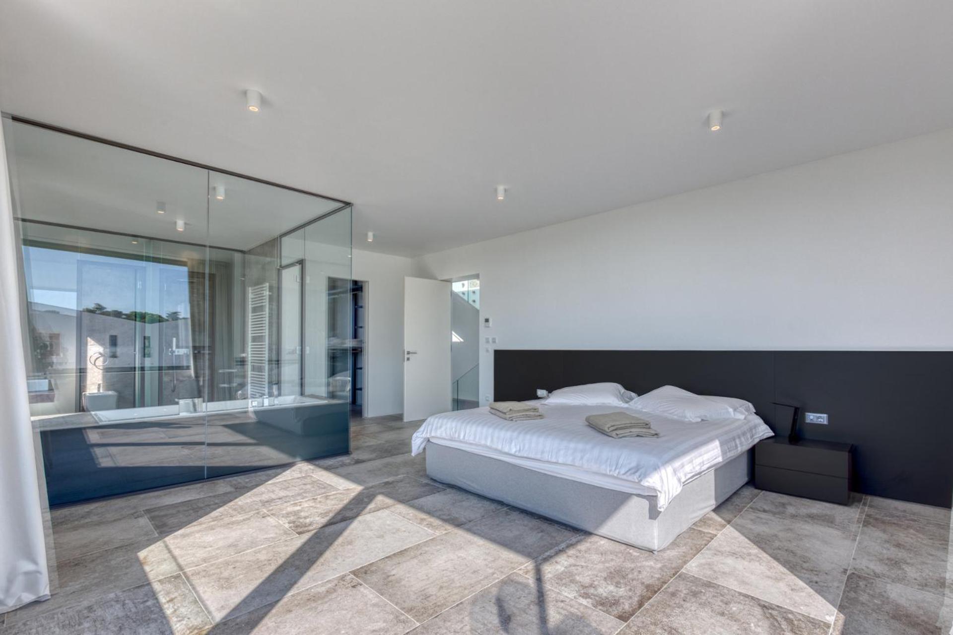 Villa photo 1