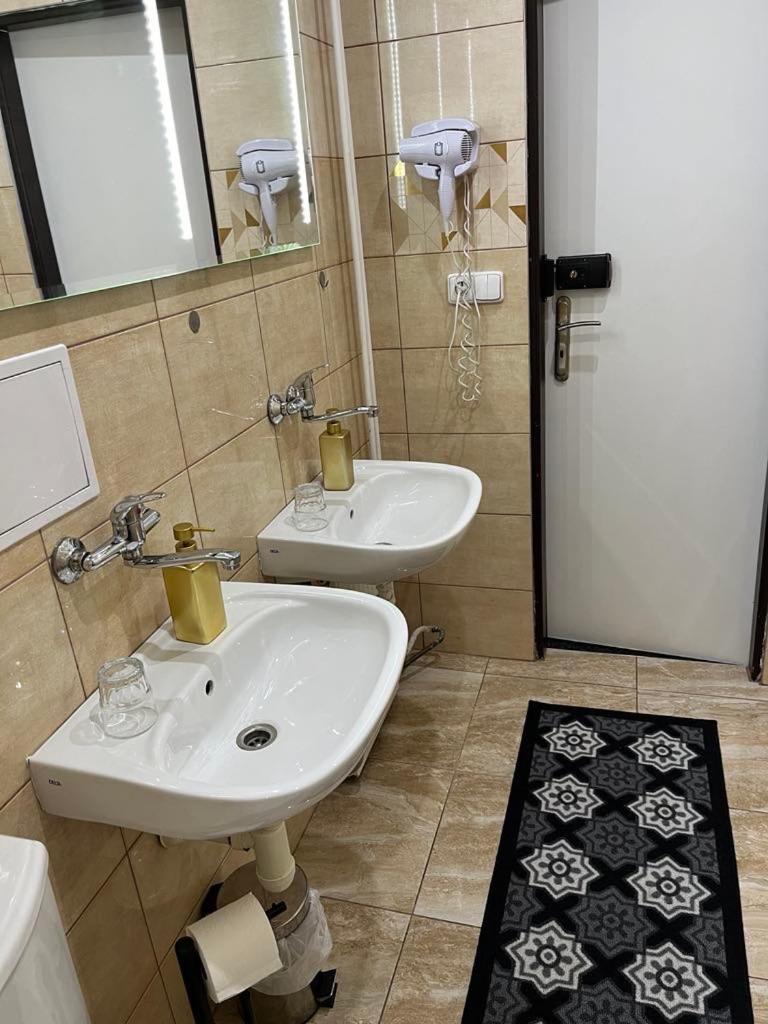 Quadruple Room with Private External Bathroom - Photo 16