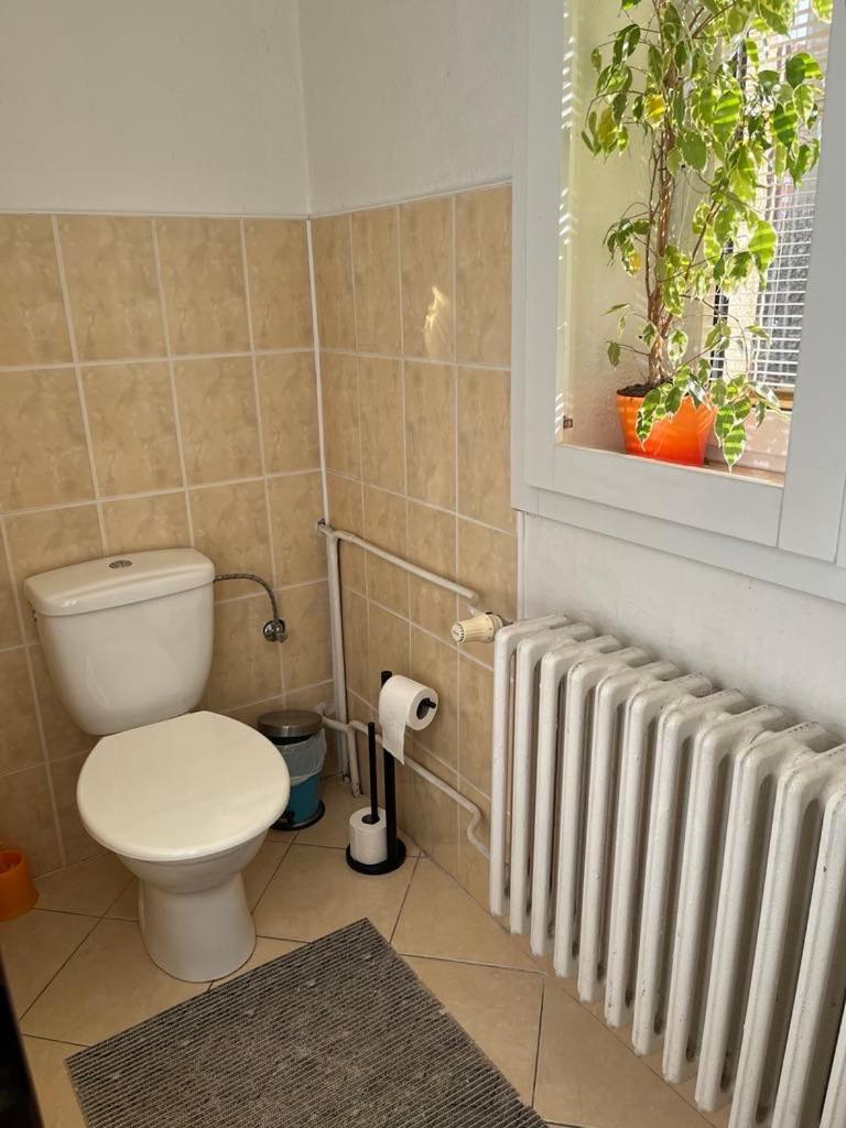 Small Twin Room - Photo 8
