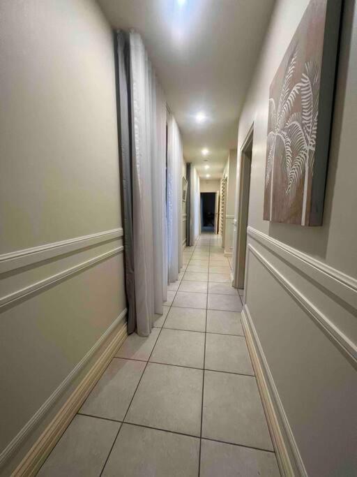 Five-Bedroom House photo 1