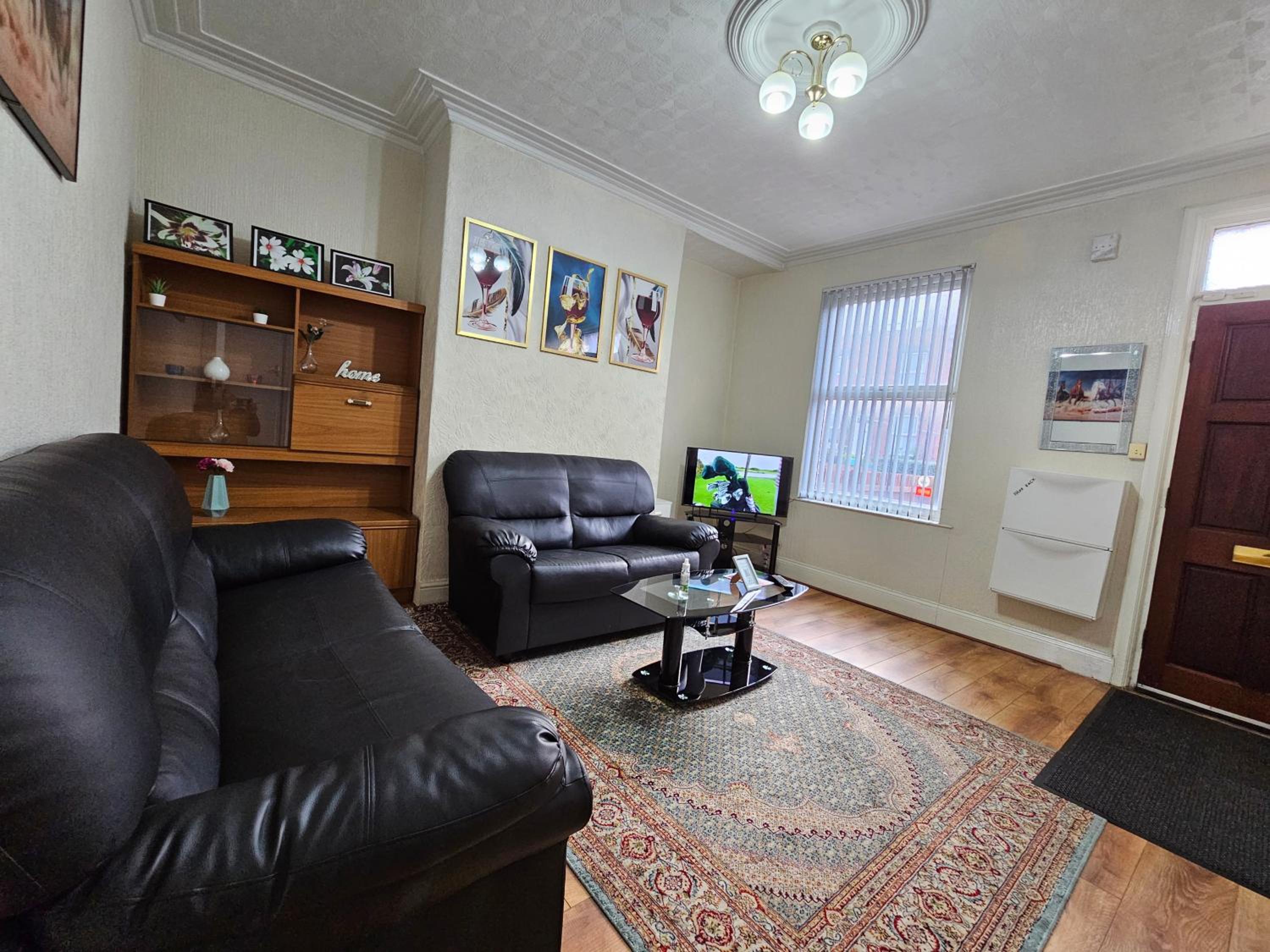 Two-Bedroom House - Photo 31