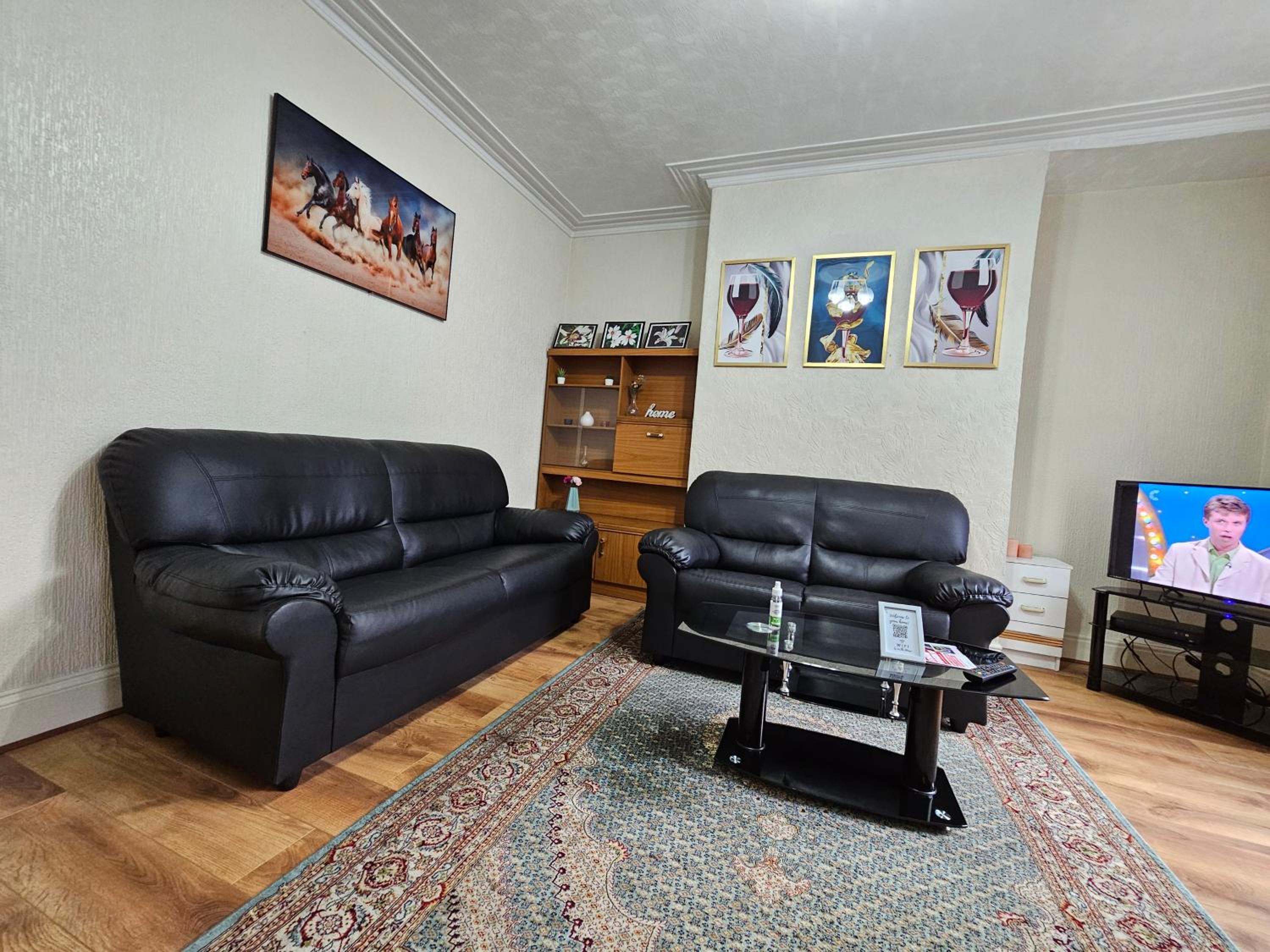 Two-Bedroom House - Photo 33