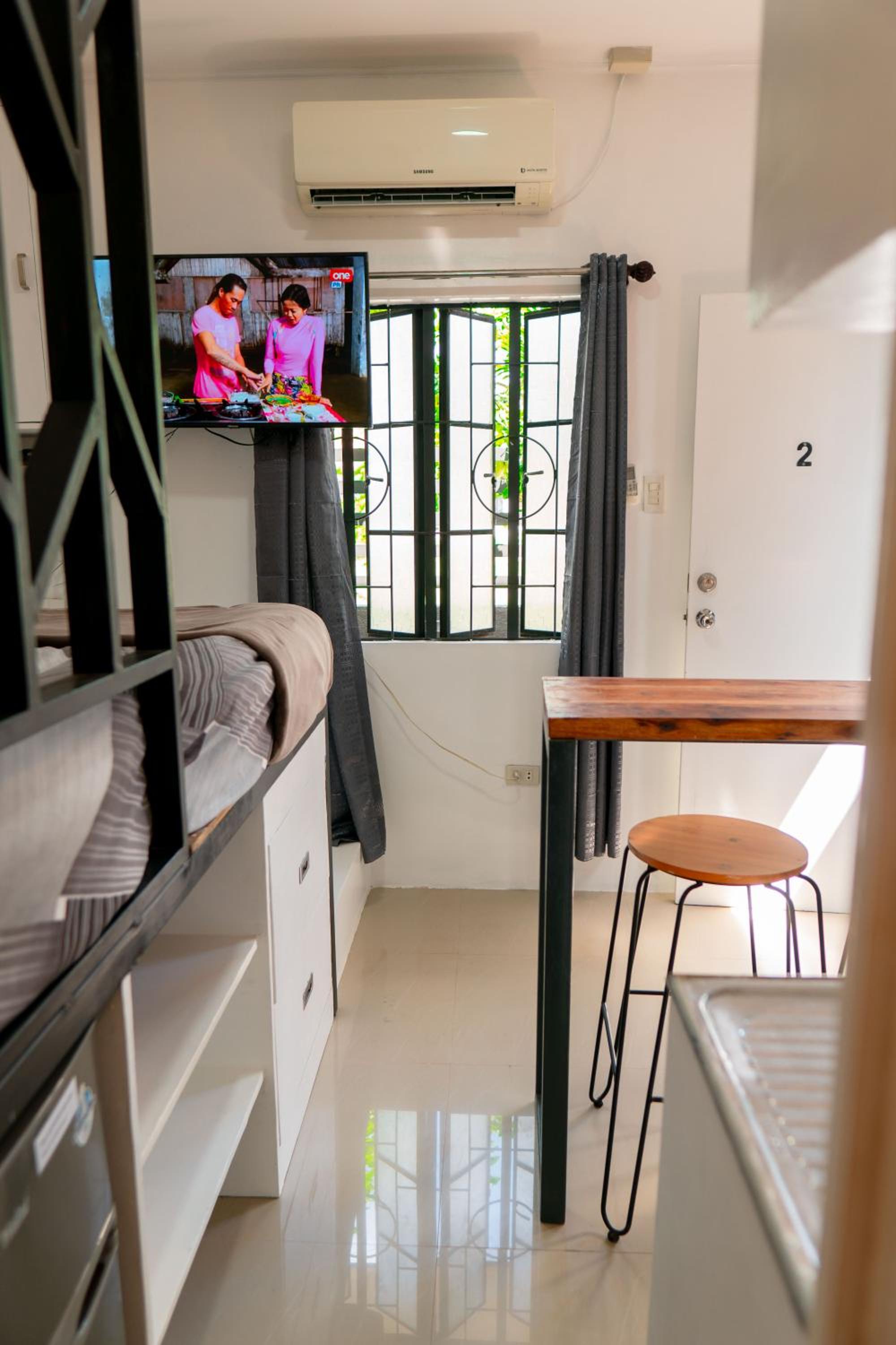 Studio Apartment - Photo 6