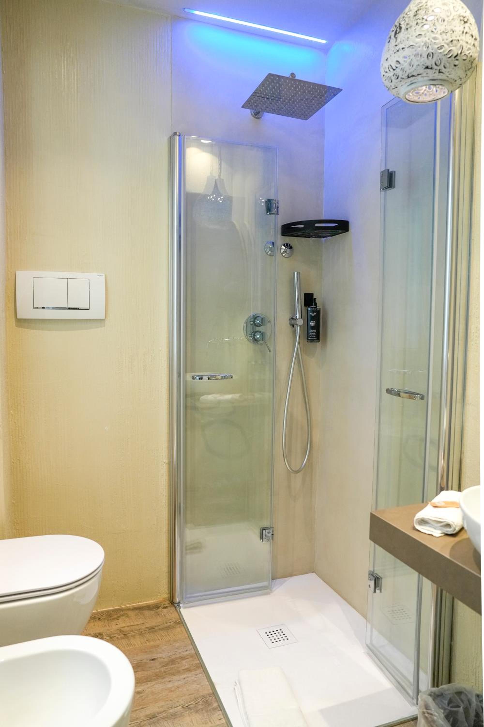 Comfort Room - Annex