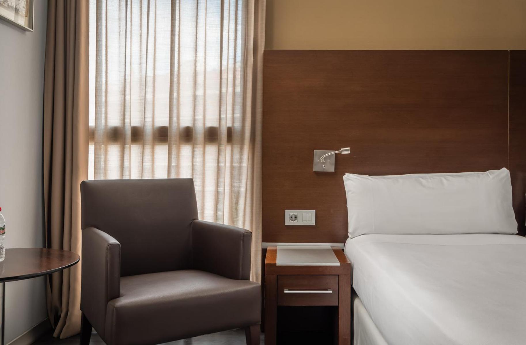 Double or Twin Room - Photo 7