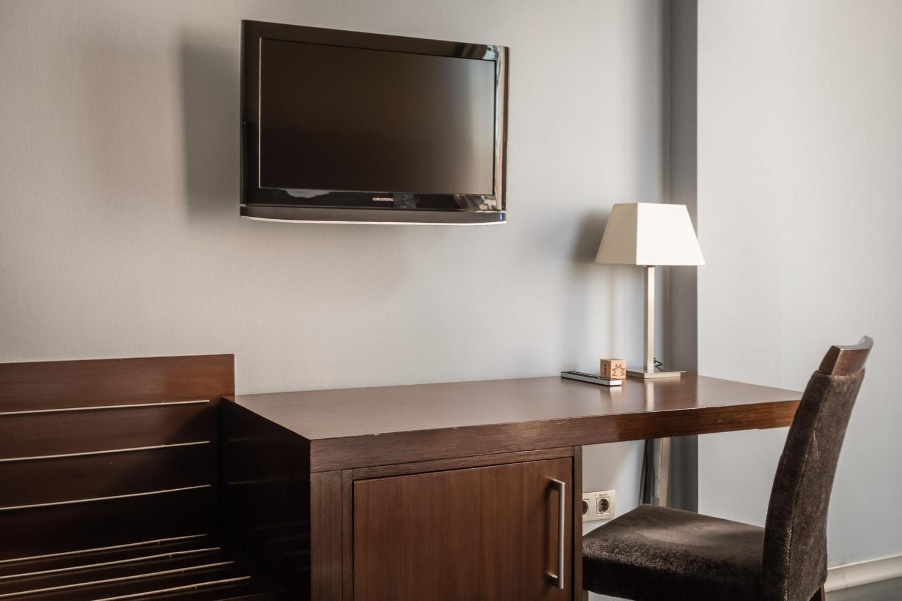 Double or Twin Room - Photo 9