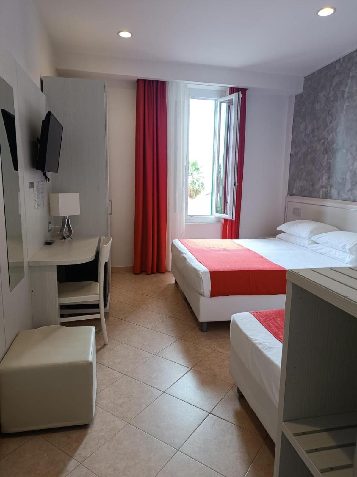 Standard Triple Room with Sea View photo 1