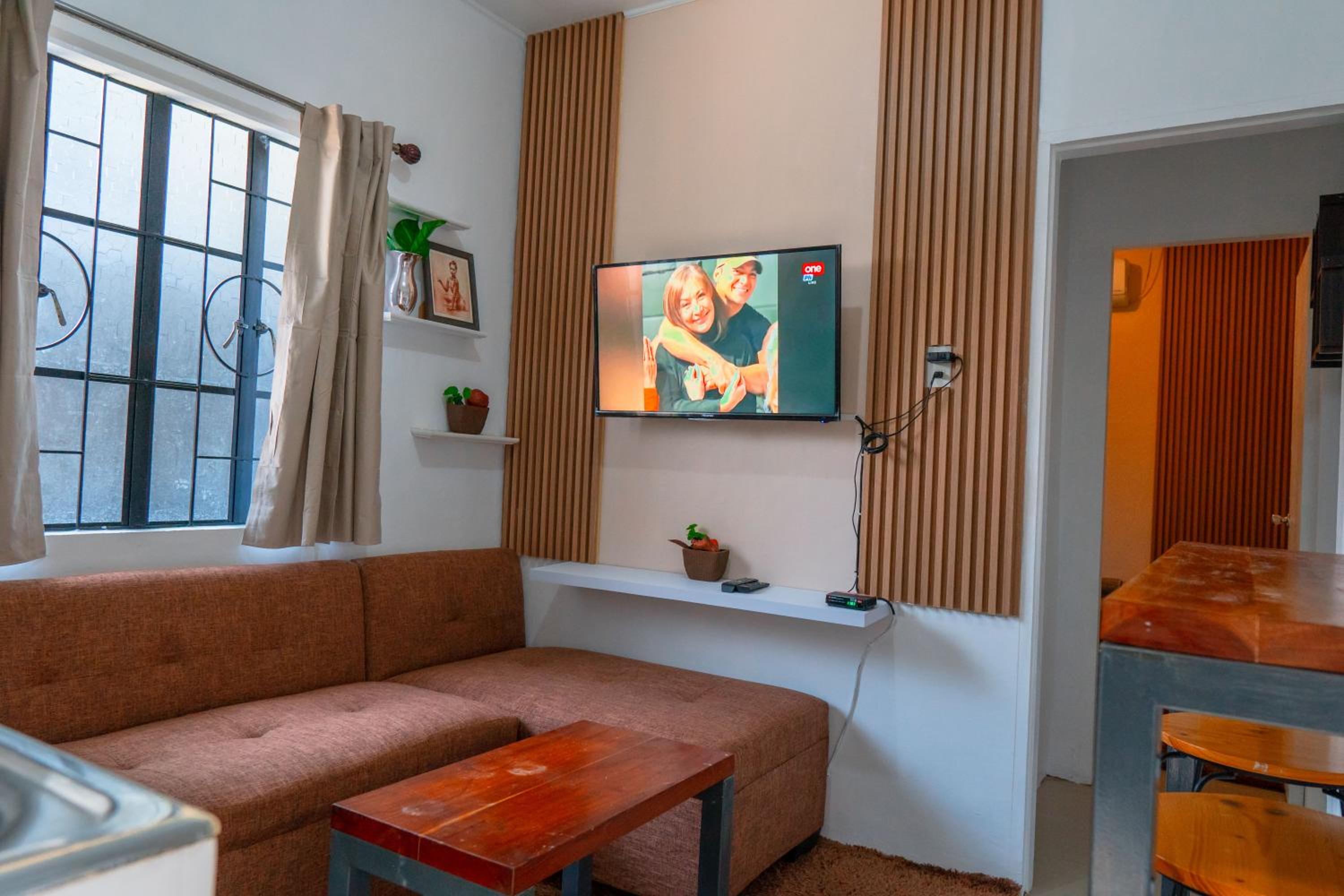 One-Bedroom Apartment - Photo 1