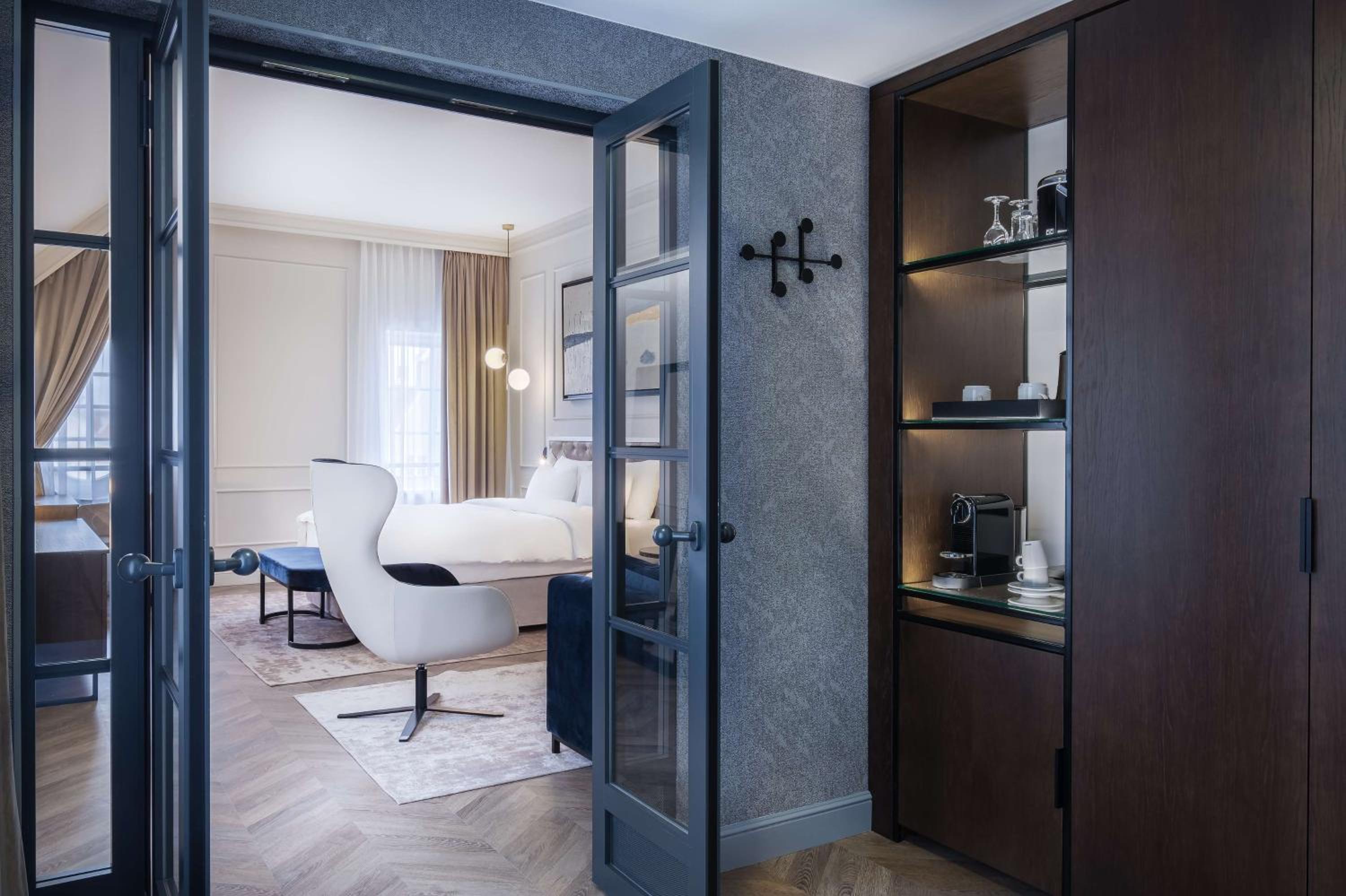 Junior Suite with Balcony and Old Town View - Photo 2