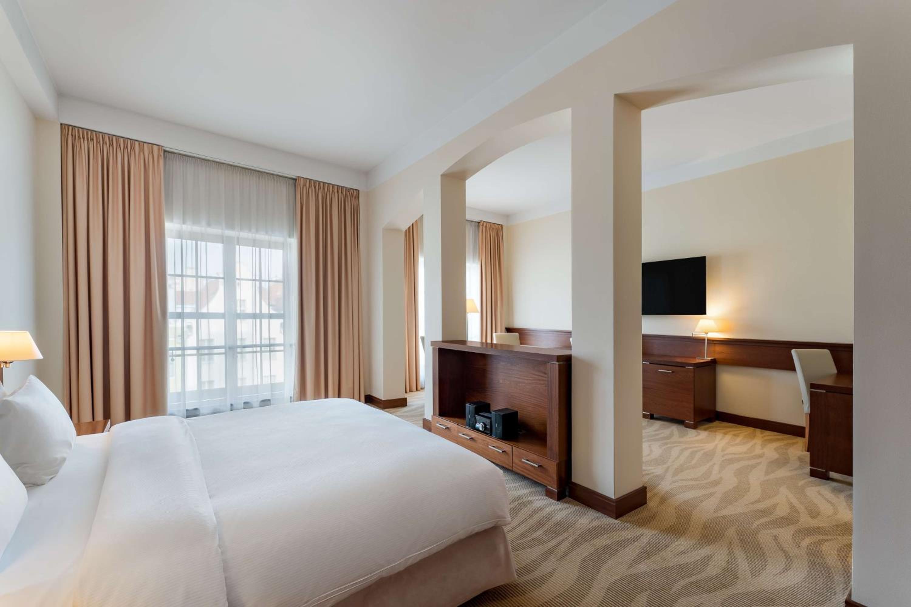 Junior Suite with Old Town View - Photo 9
