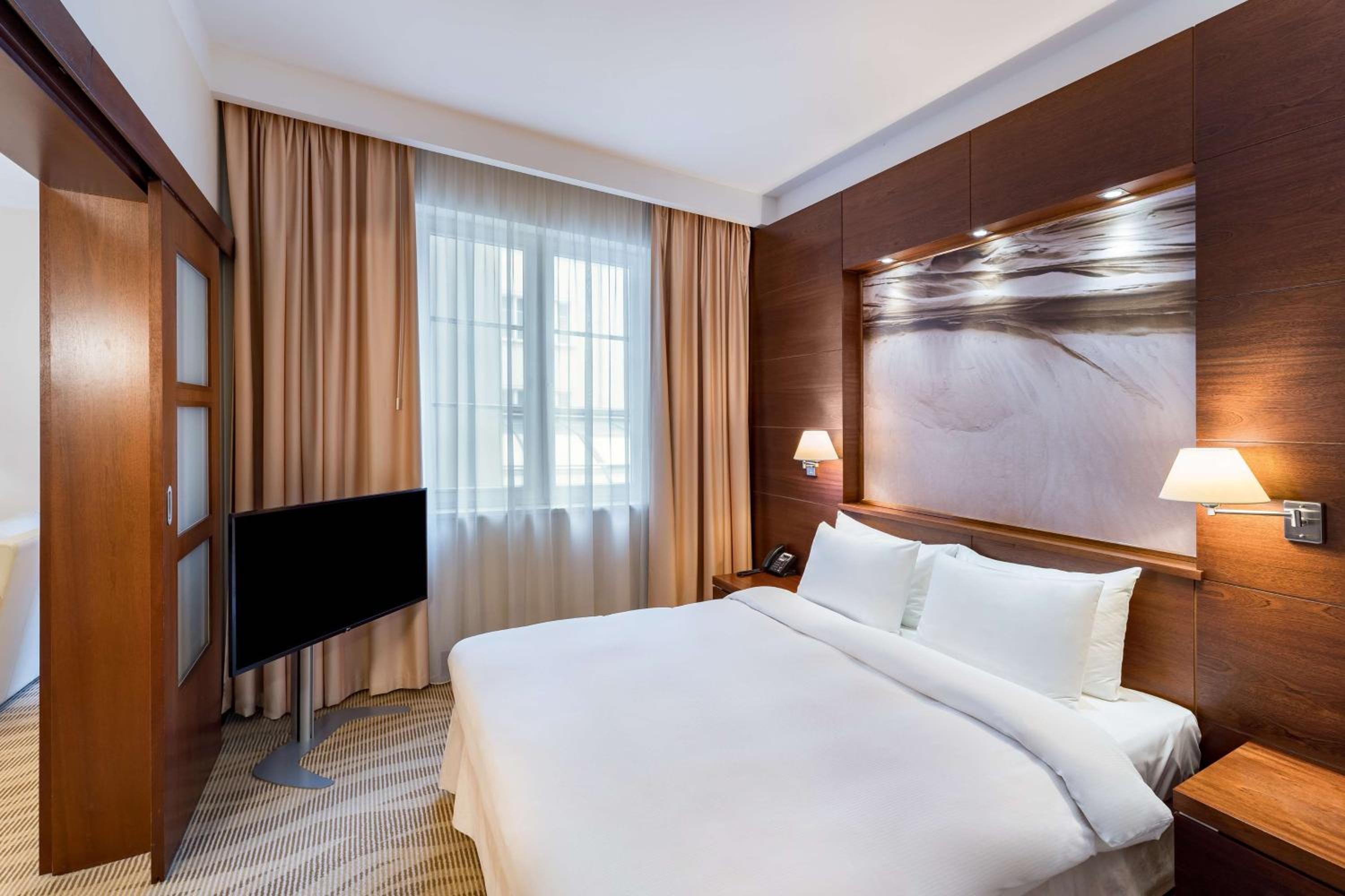 Suite - Photo 8