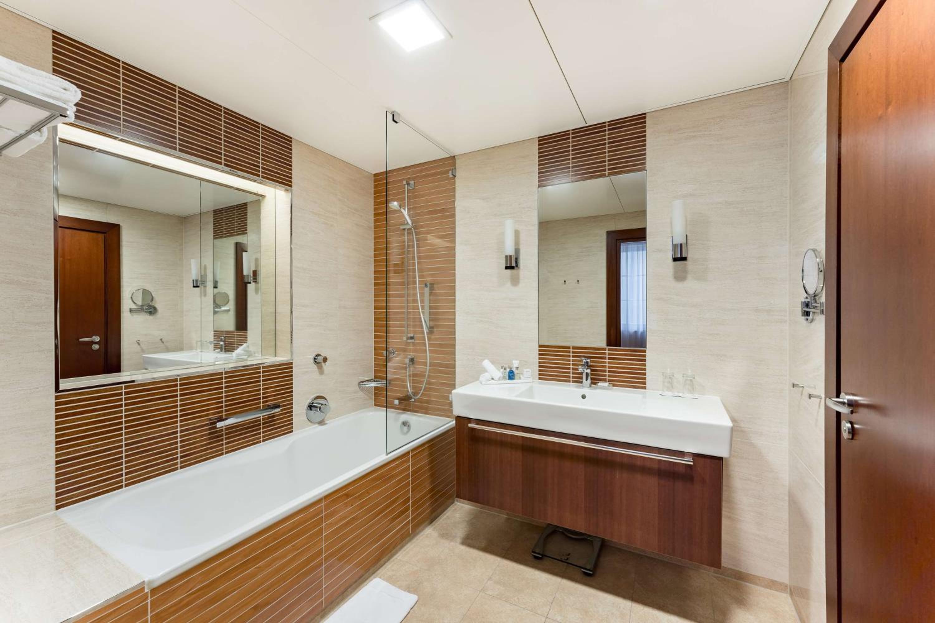 Suite - Photo 3