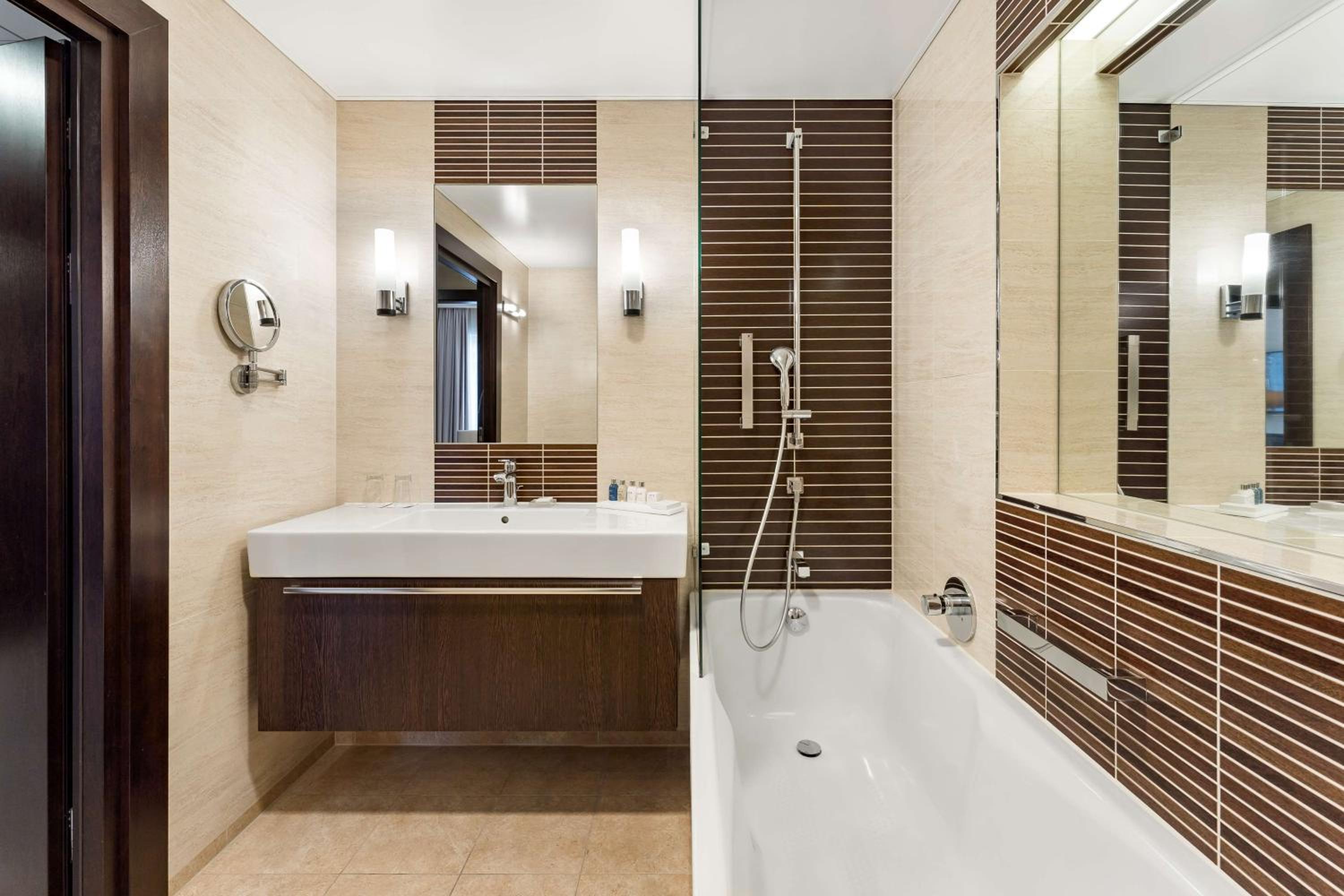 Premium Room - Photo 7