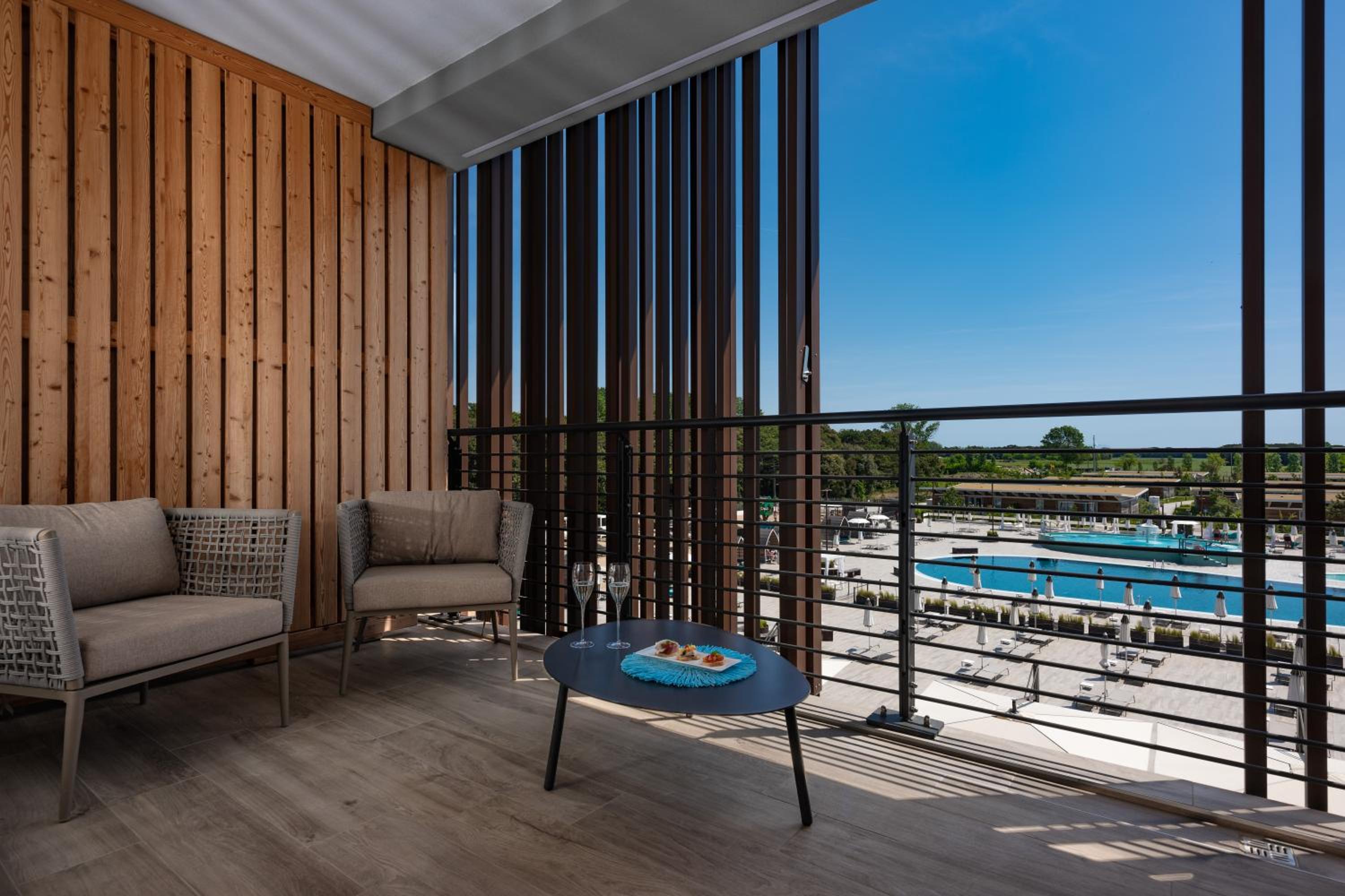 Standard Room with Balcony photo 3