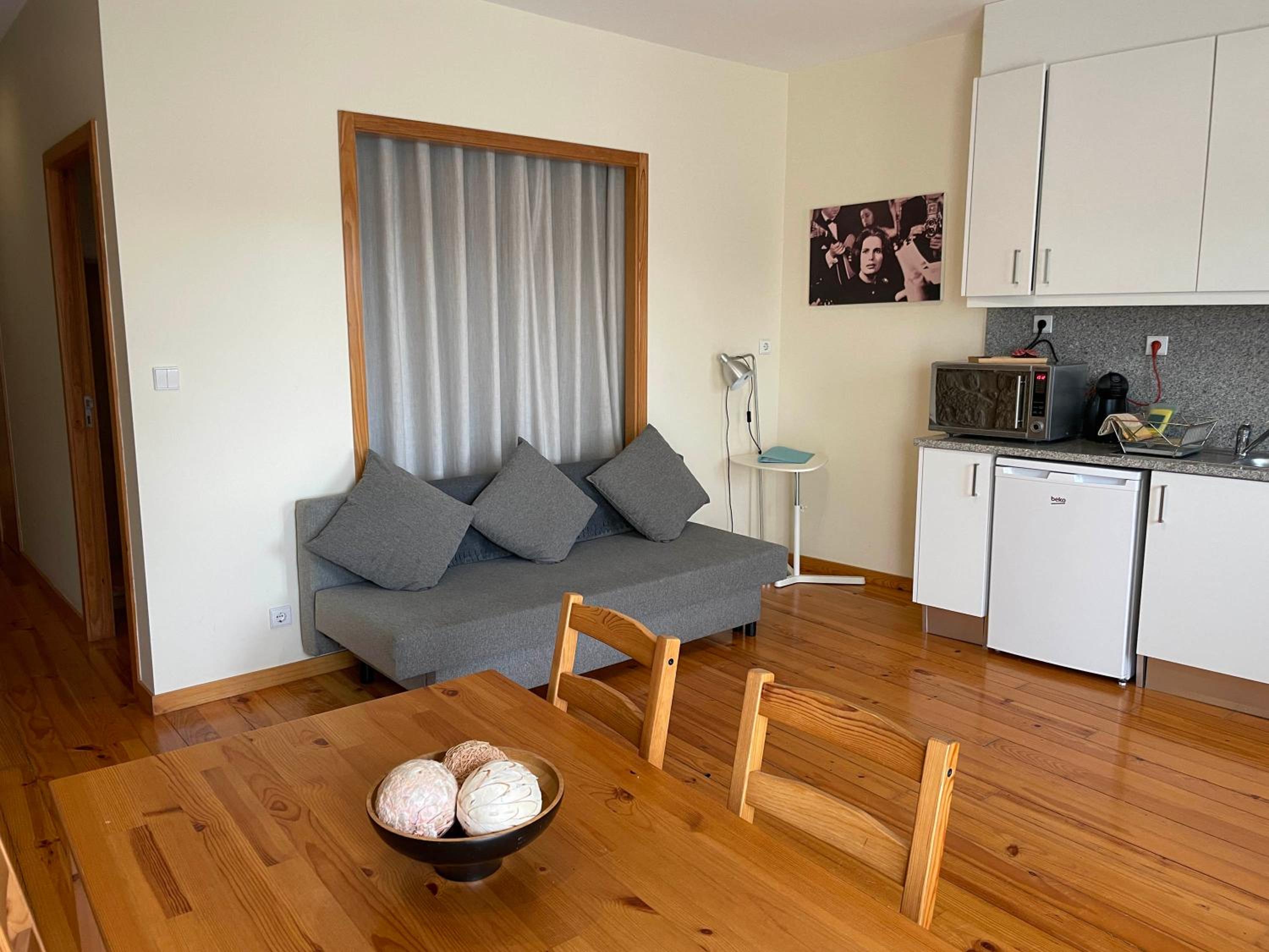 Apartment with Balcony - Photo 29