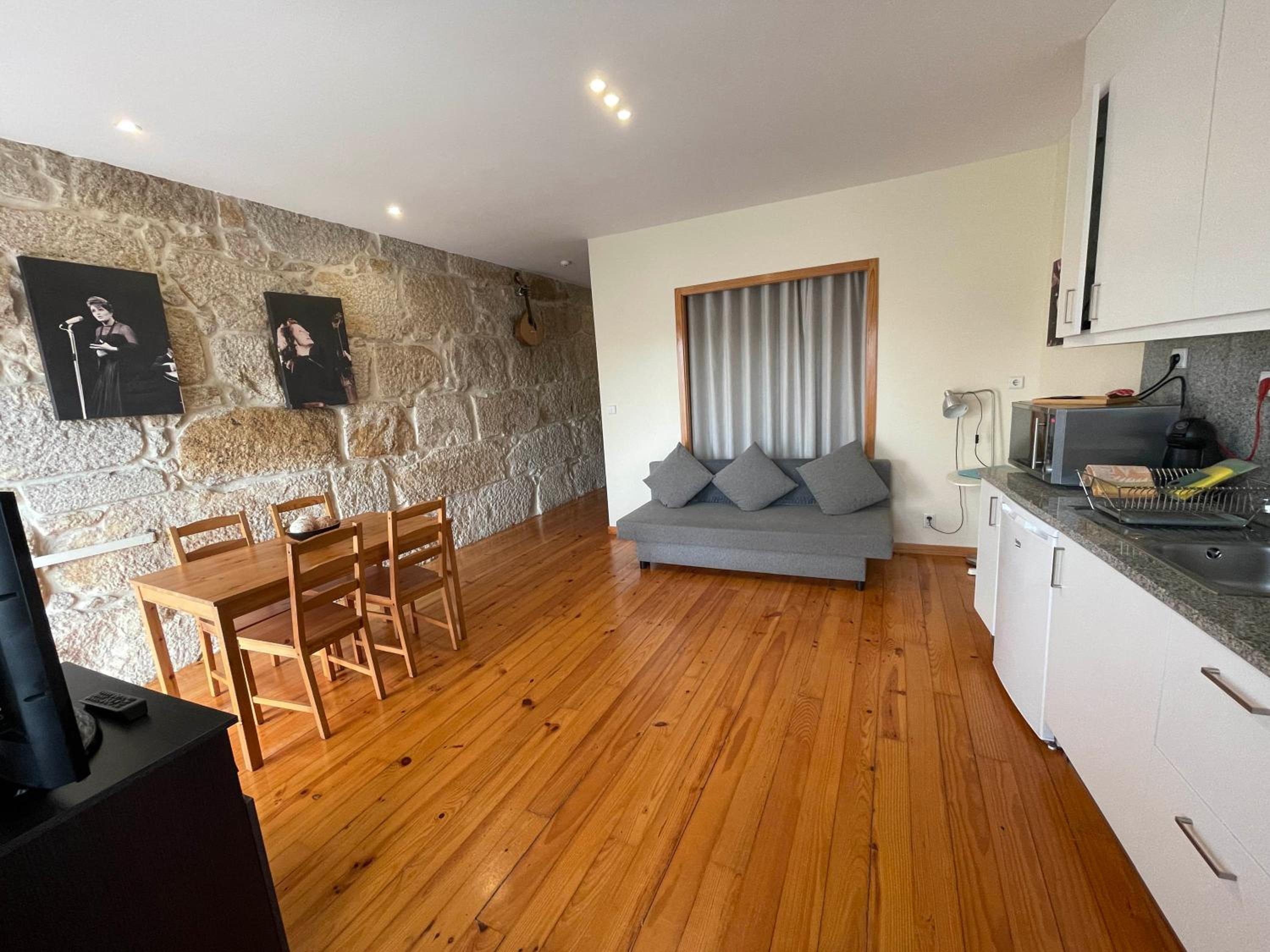 Apartment with Balcony - Photo 6