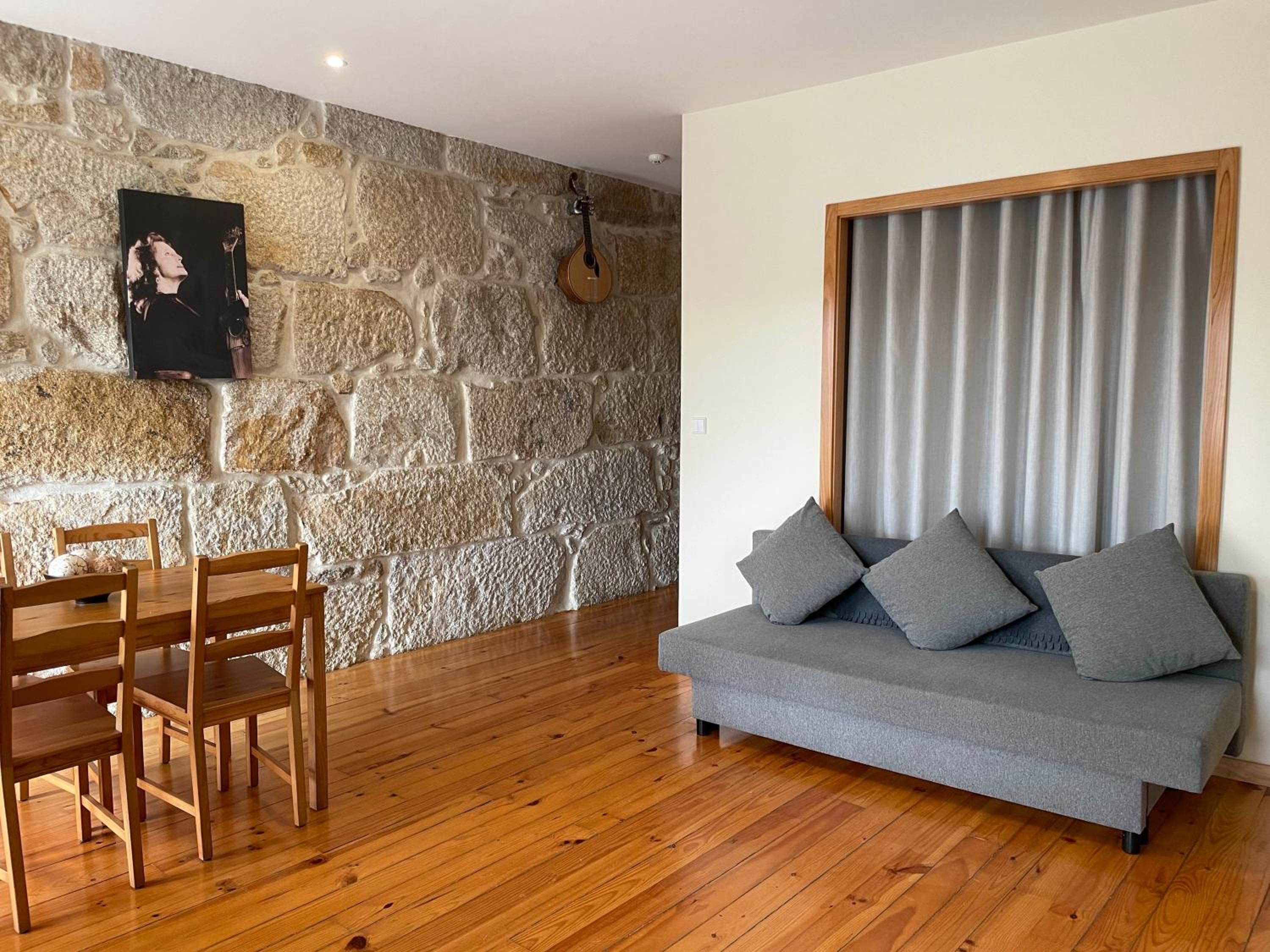 Apartment with Balcony - Photo 5
