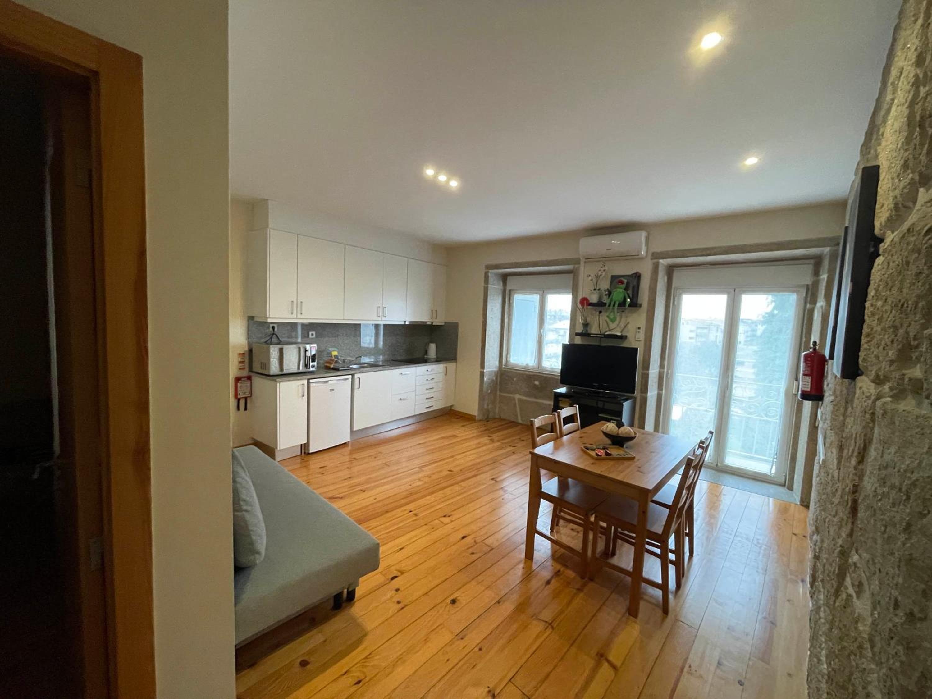 Apartment with Balcony - Photo 3