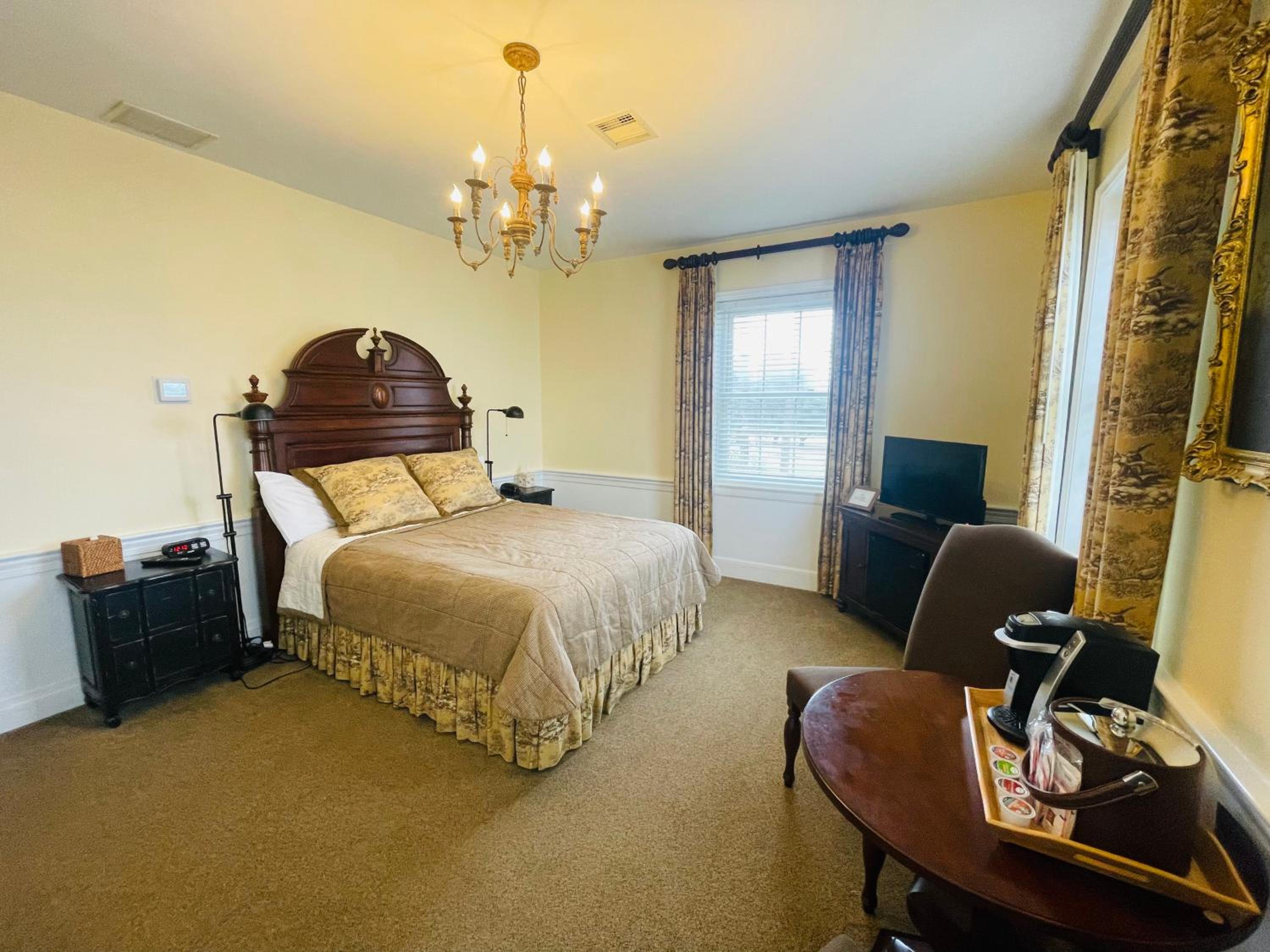 Queen Room photo 1