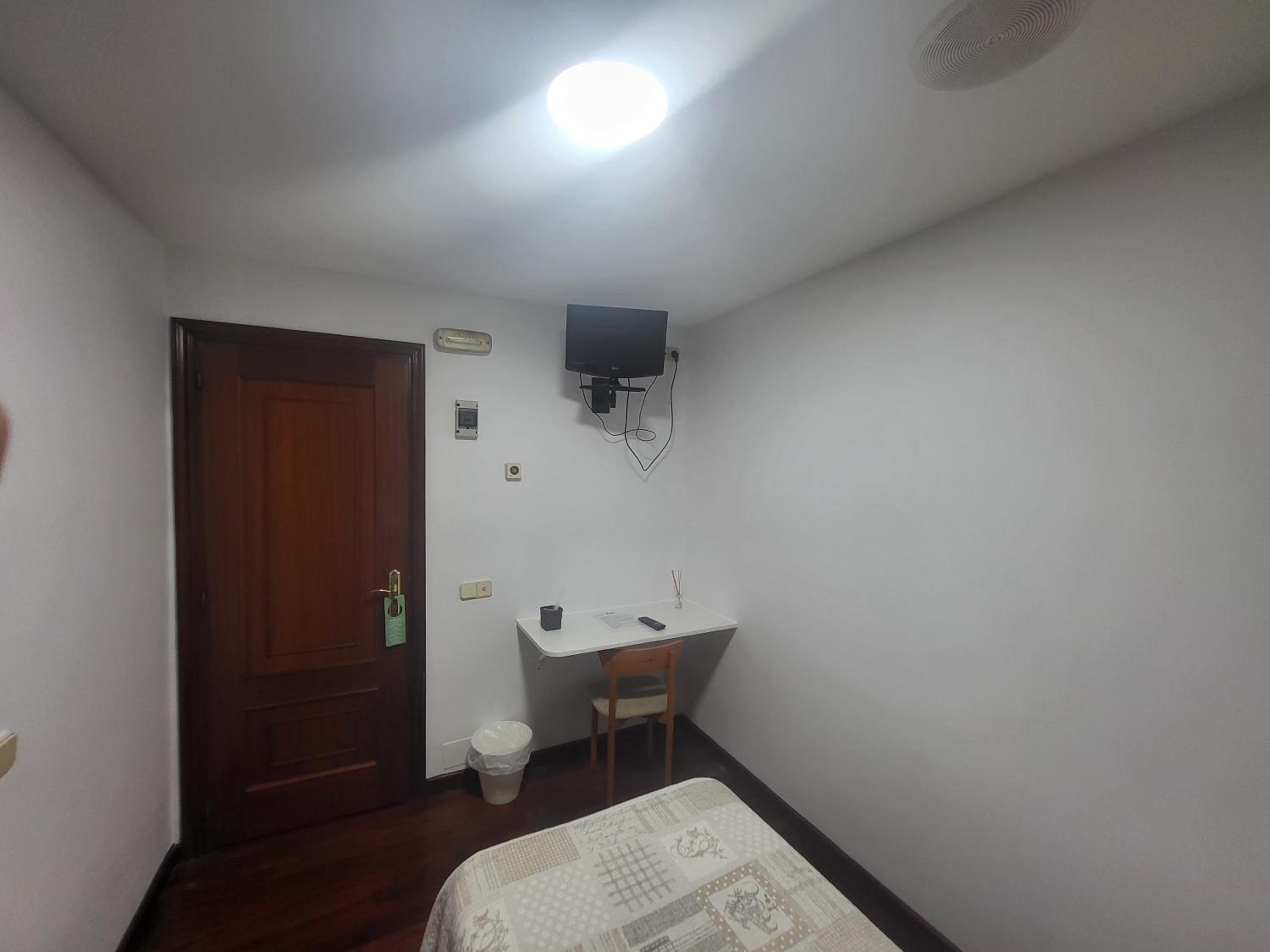 Single Room without Window photo 2