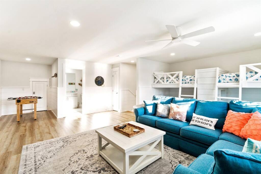 Five-Bedroom House photo 1