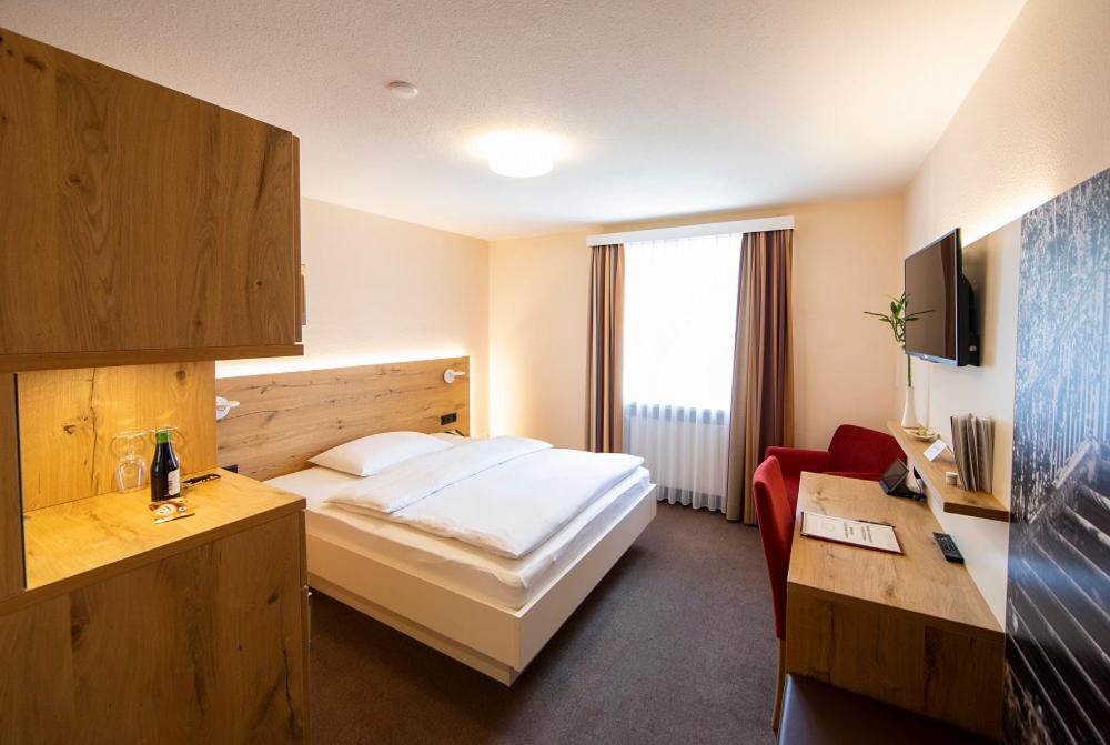 Standard Queen Room - Photo 1