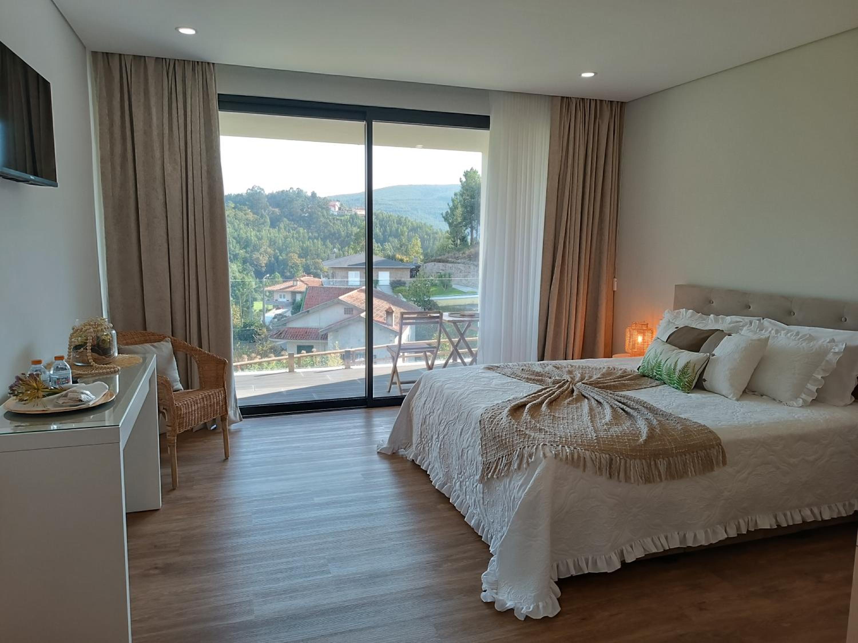 Queen Room with Balcony photo 1