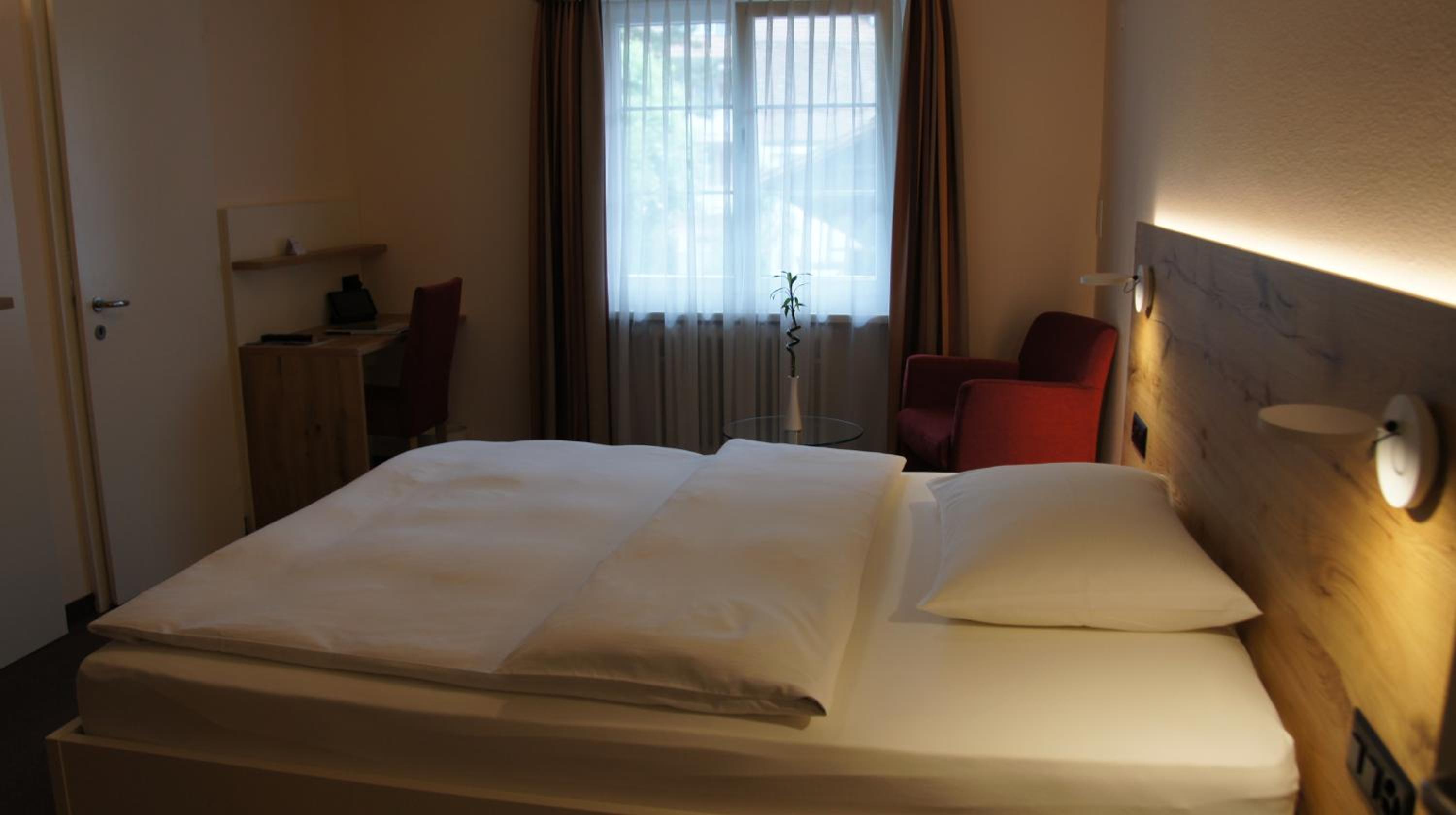 Standard Queen Room - Photo 4