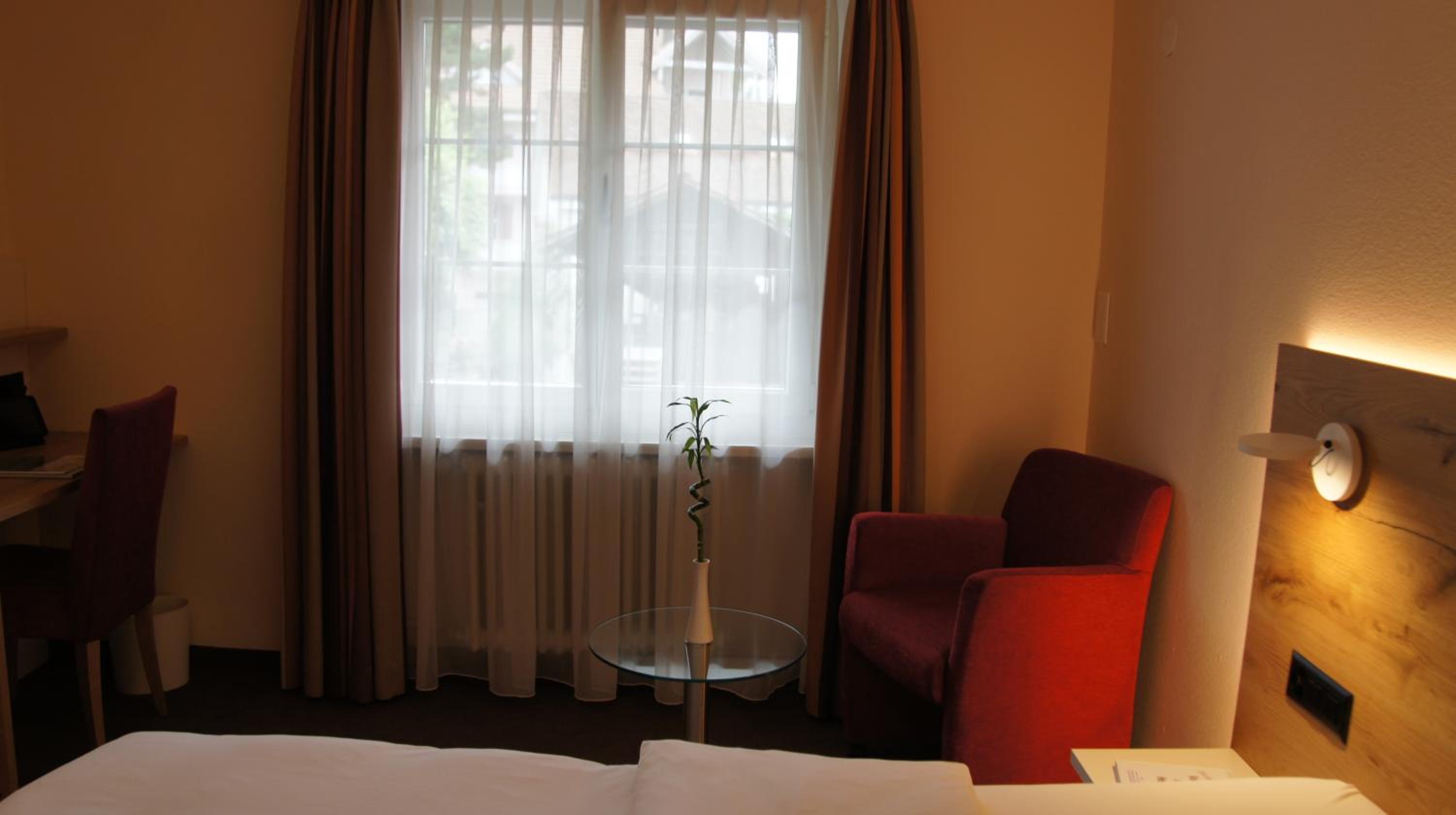 Standard Queen Room - Photo 5