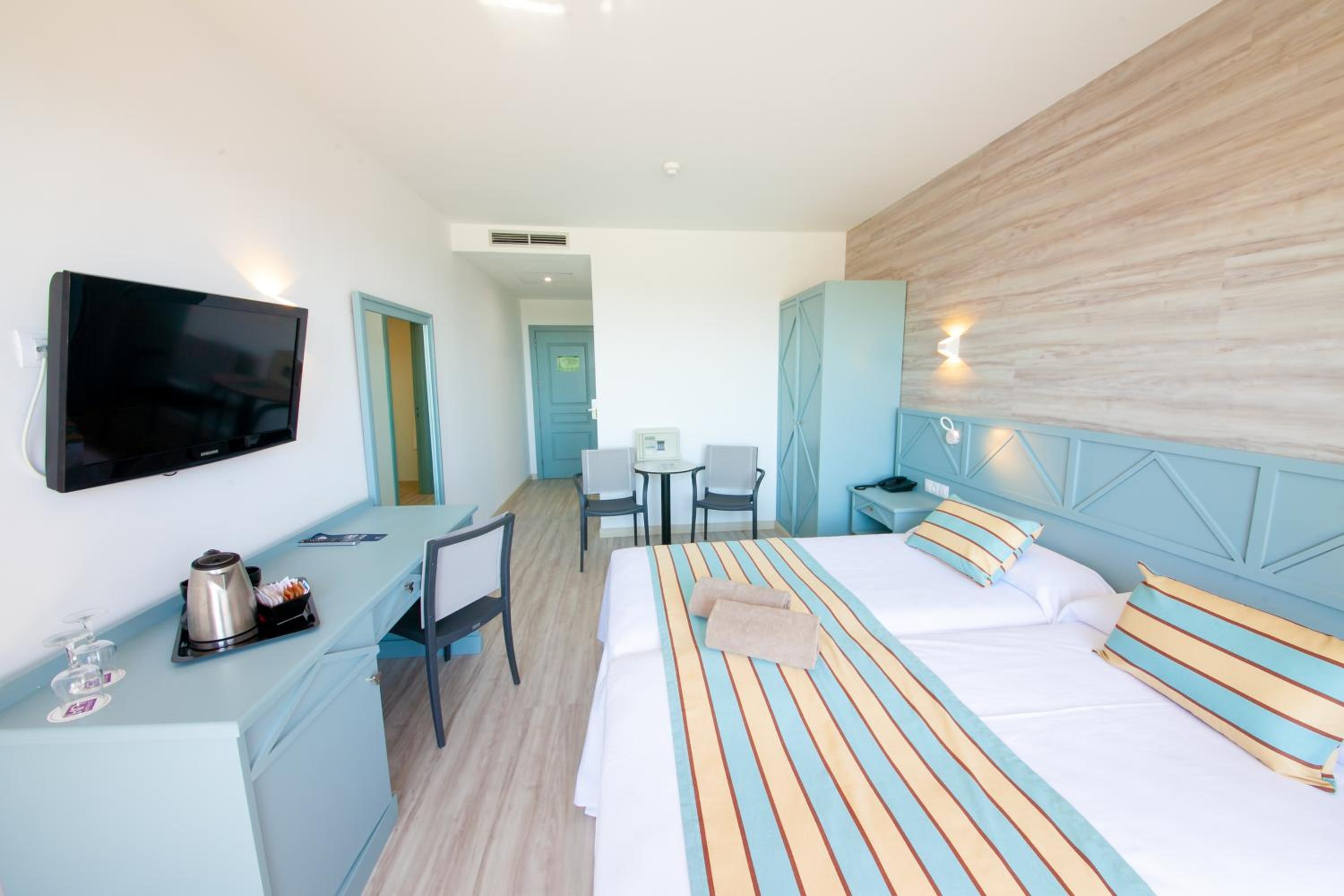 Double Room (2 Adults) photo 2