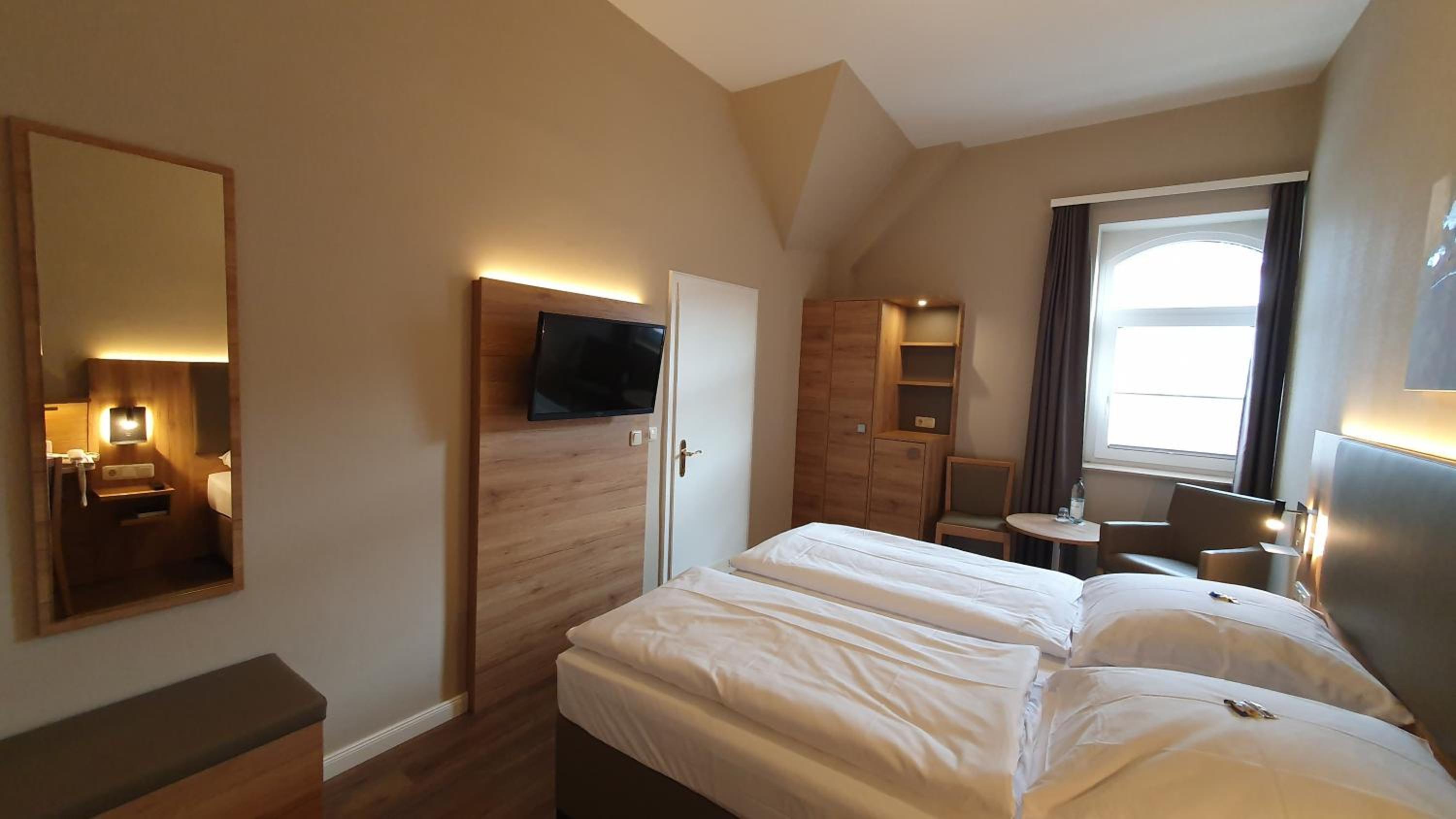 Standard Double Room - Photo 3