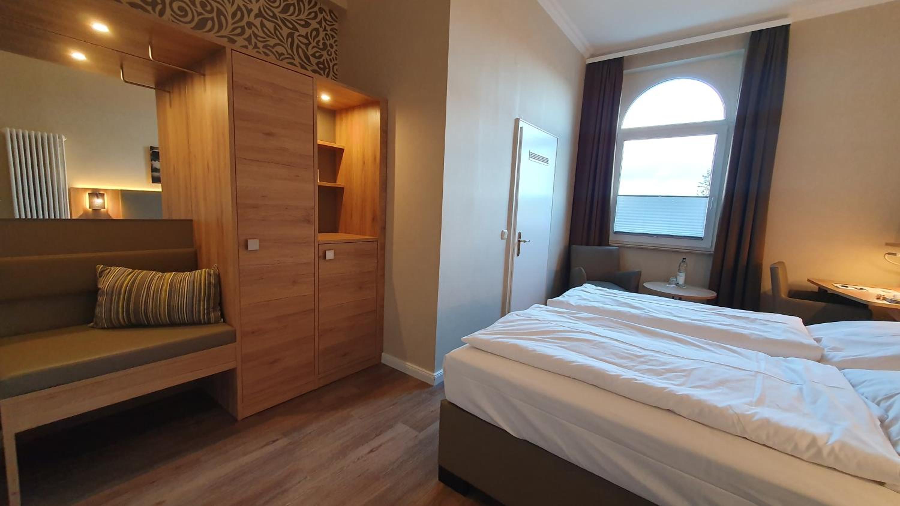 Standard Double Room - Photo 15
